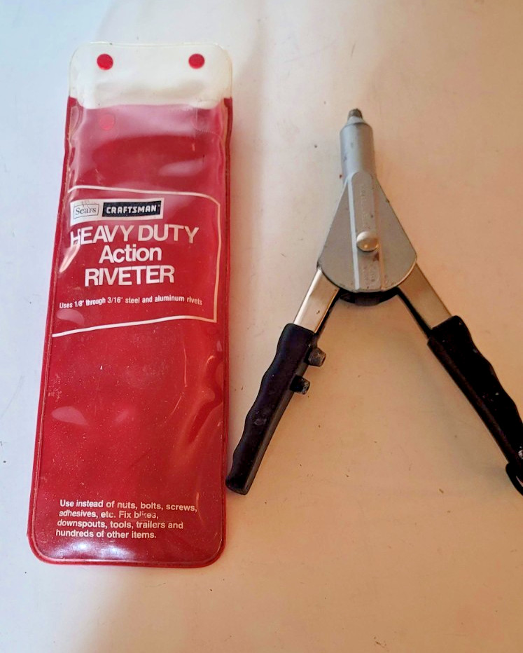 Craftsman Vintage  Heavy Duty Action Riveter 7474 Made in USA in Case