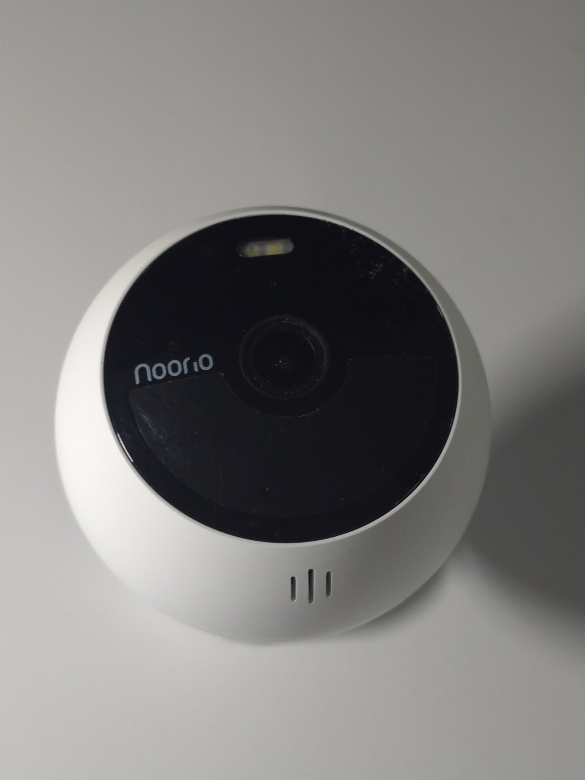 NOORIO Spotlight Cam B200 / Outdoor & Indoor Battery-Powered / Night Vision