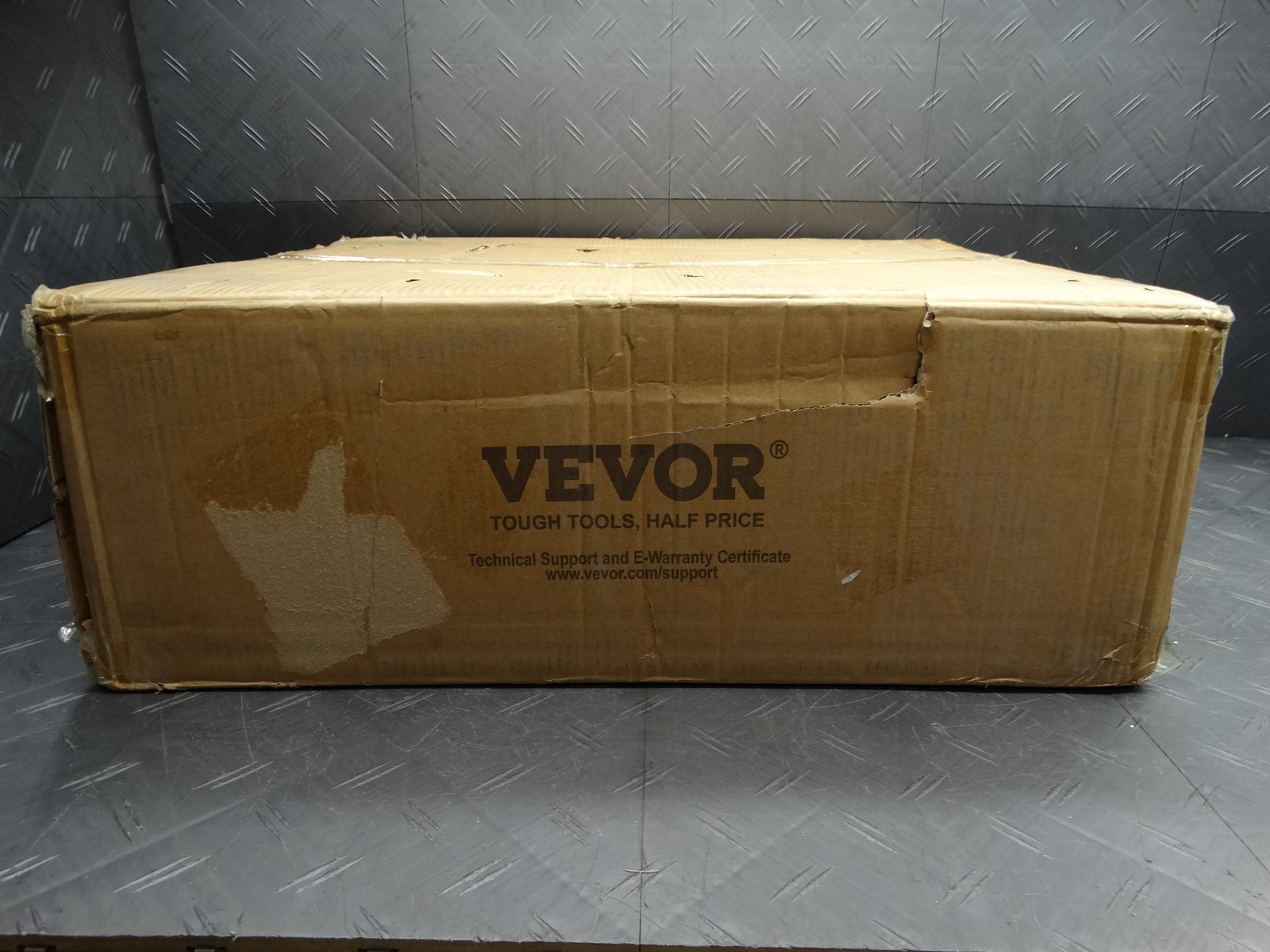 VEVOR 12U Wall-Mounted Server Network Cabinet 15.5" Depth Supports up to 200 lbs