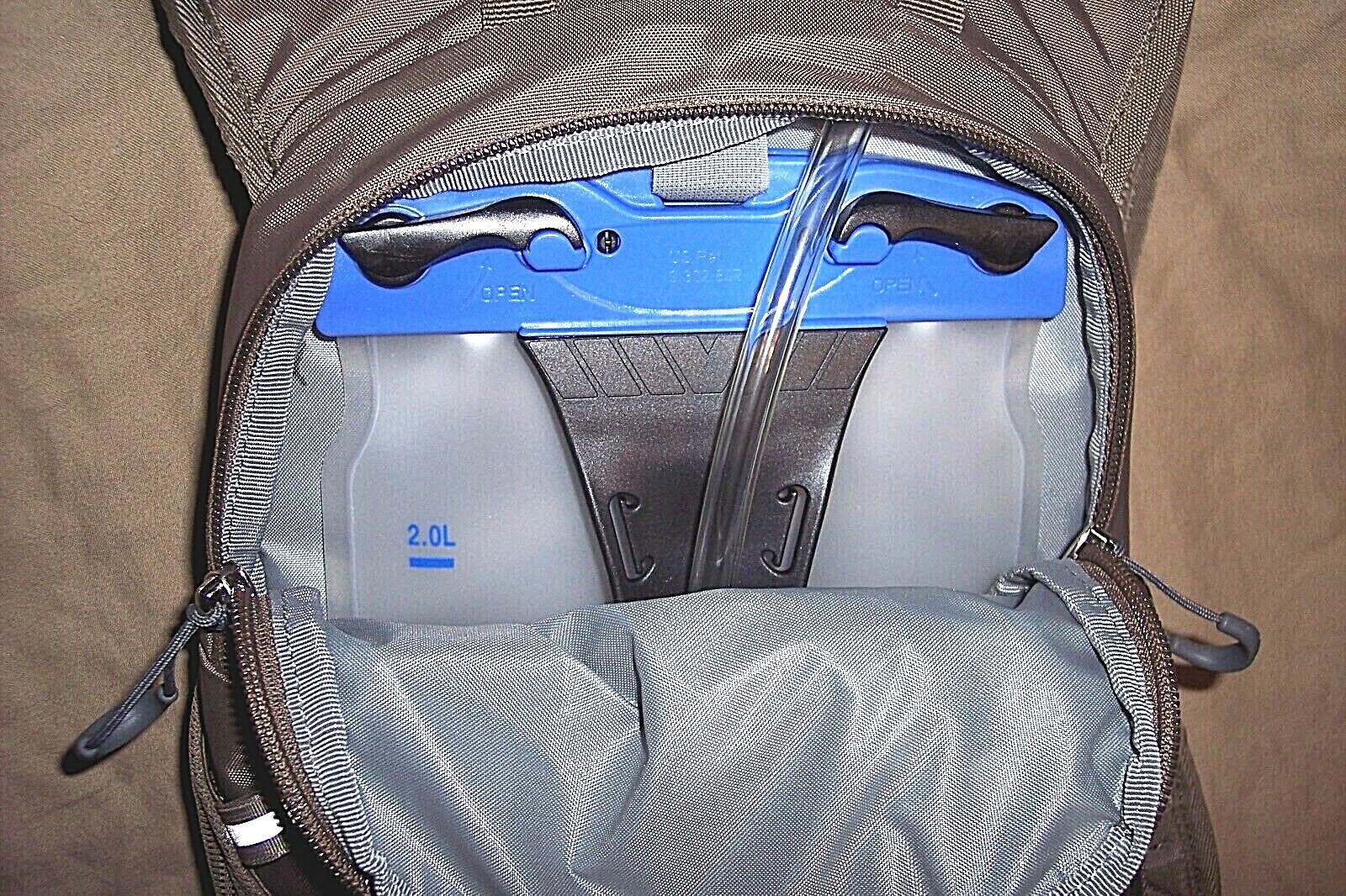 Ascend Hydration Pack Back 4L Pack Padded Hiking Pack Fishing 2 Liter Bladder