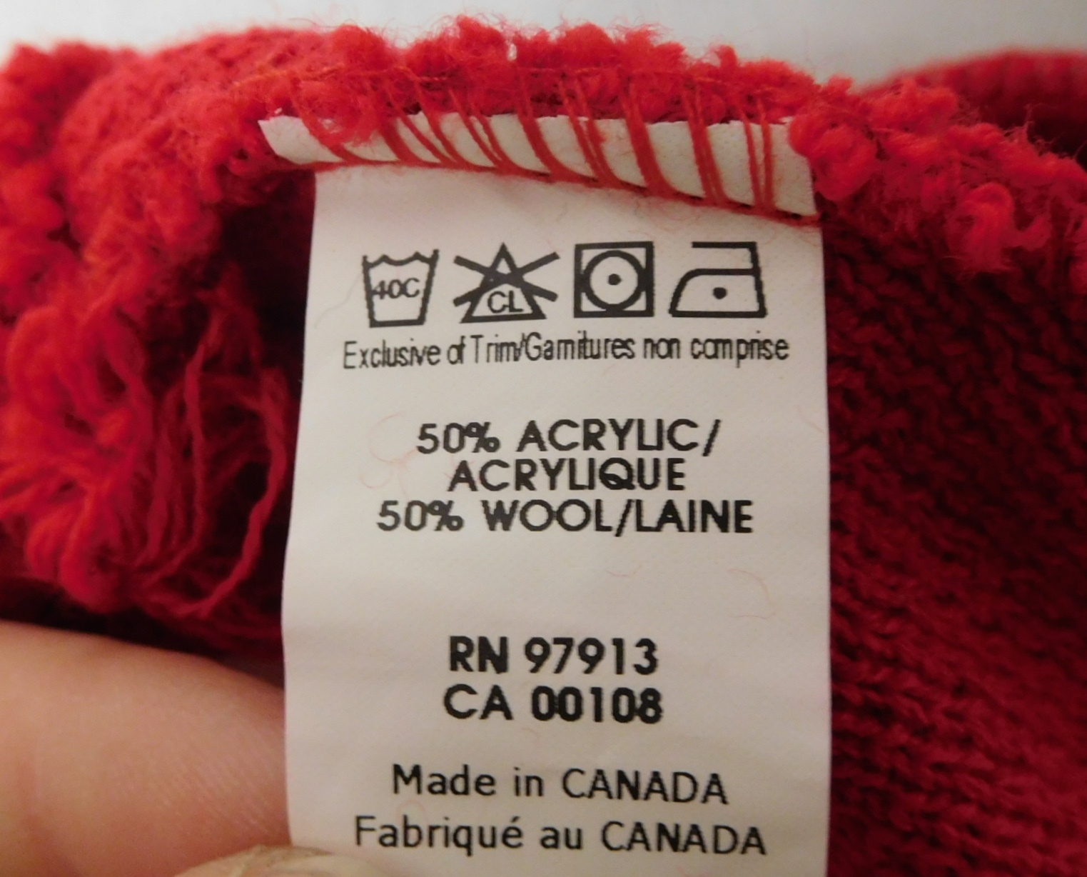 SUGARLOAF JUNIOR PROGRAMS VINTAGE BEANIE RED KNIT HAT W/ POM POM EUC