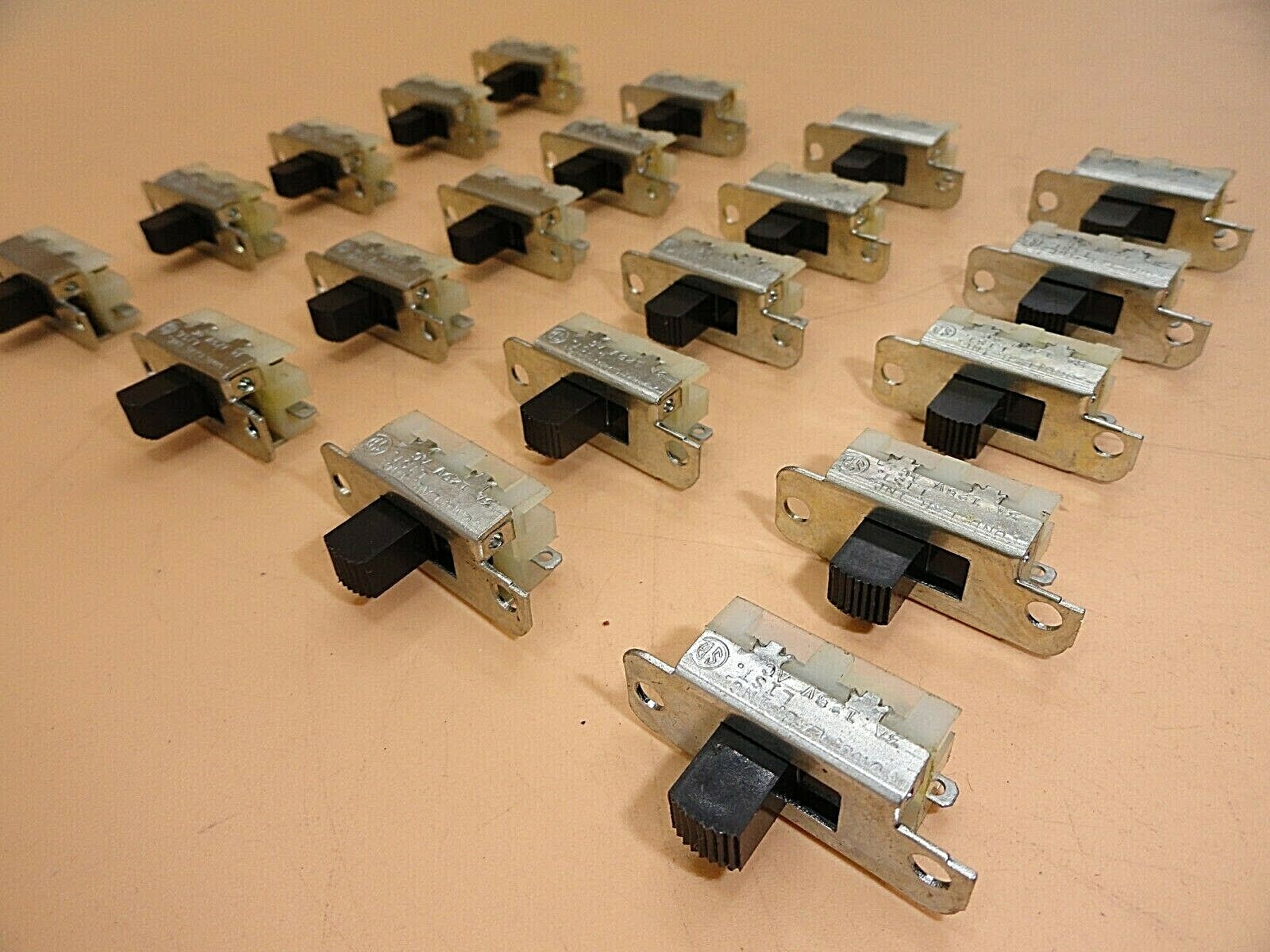 STACKPOLE SLIDE MOMENTARY SWITCH 3A/125Vac (LOT OF 20 )