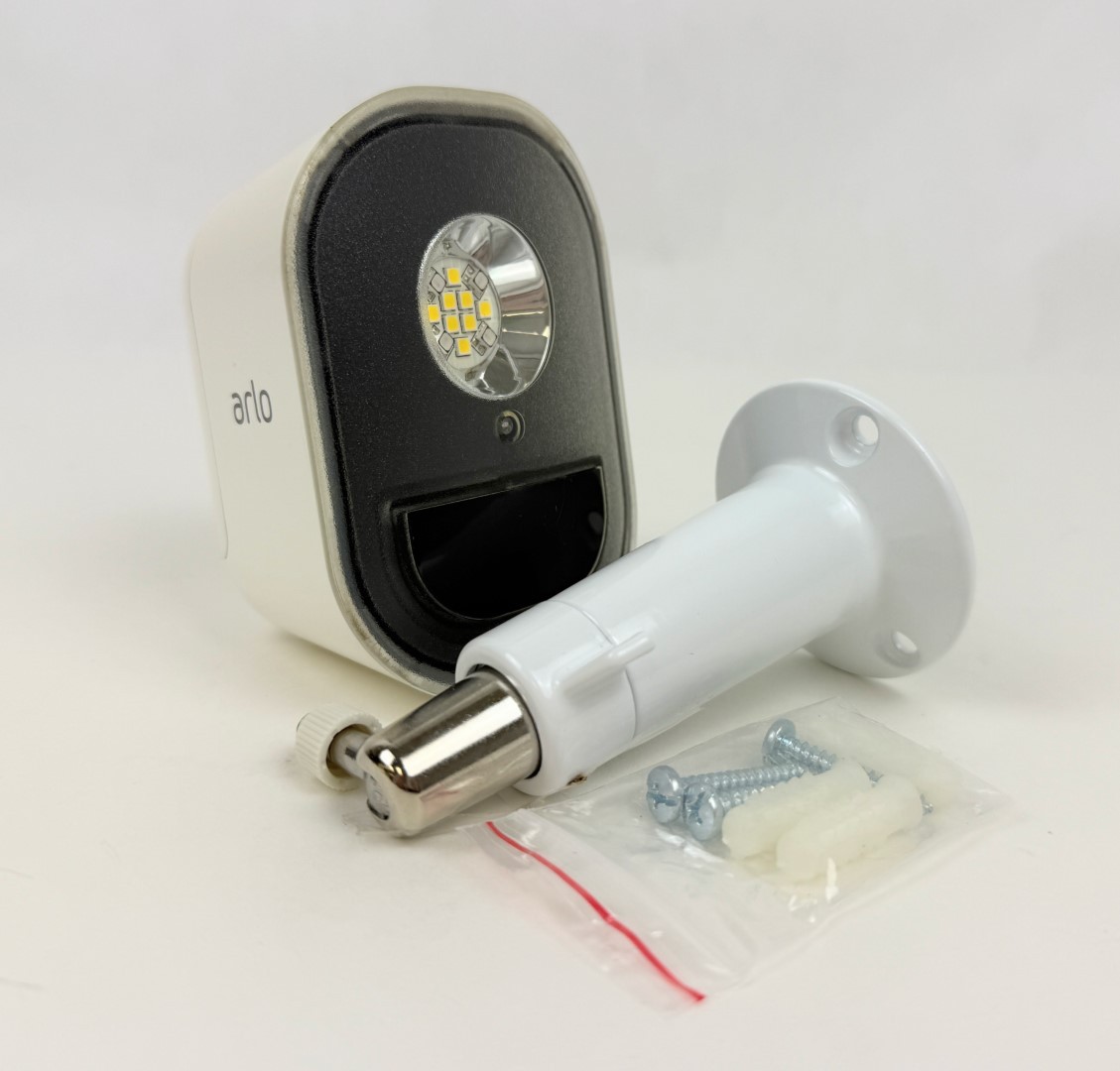 Netgear ARLO AL1101 Wireless Add-On Smart Security Light with Battery + Mount
