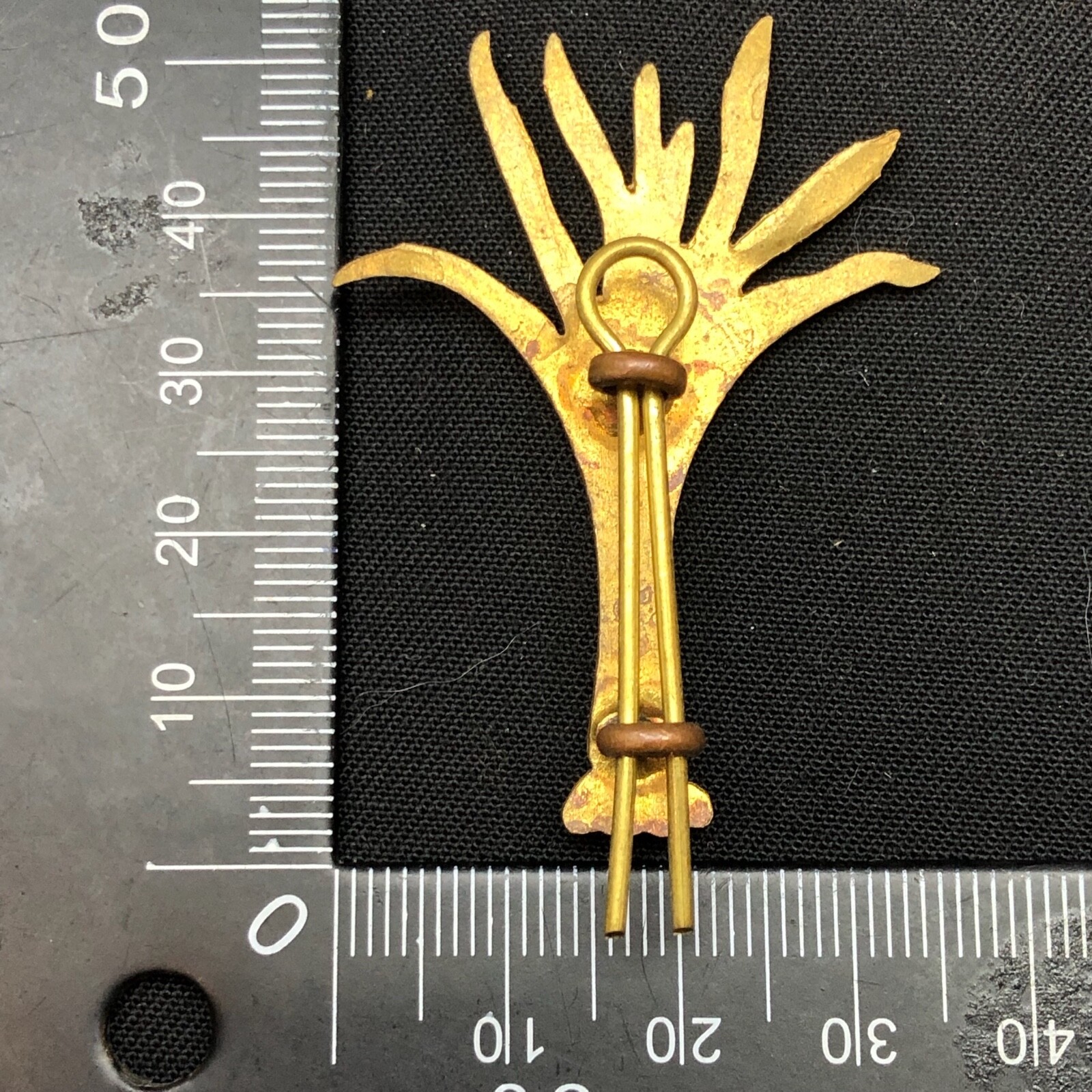 Original British Army WW1 / WW2 Welsh Guards Cap Badge