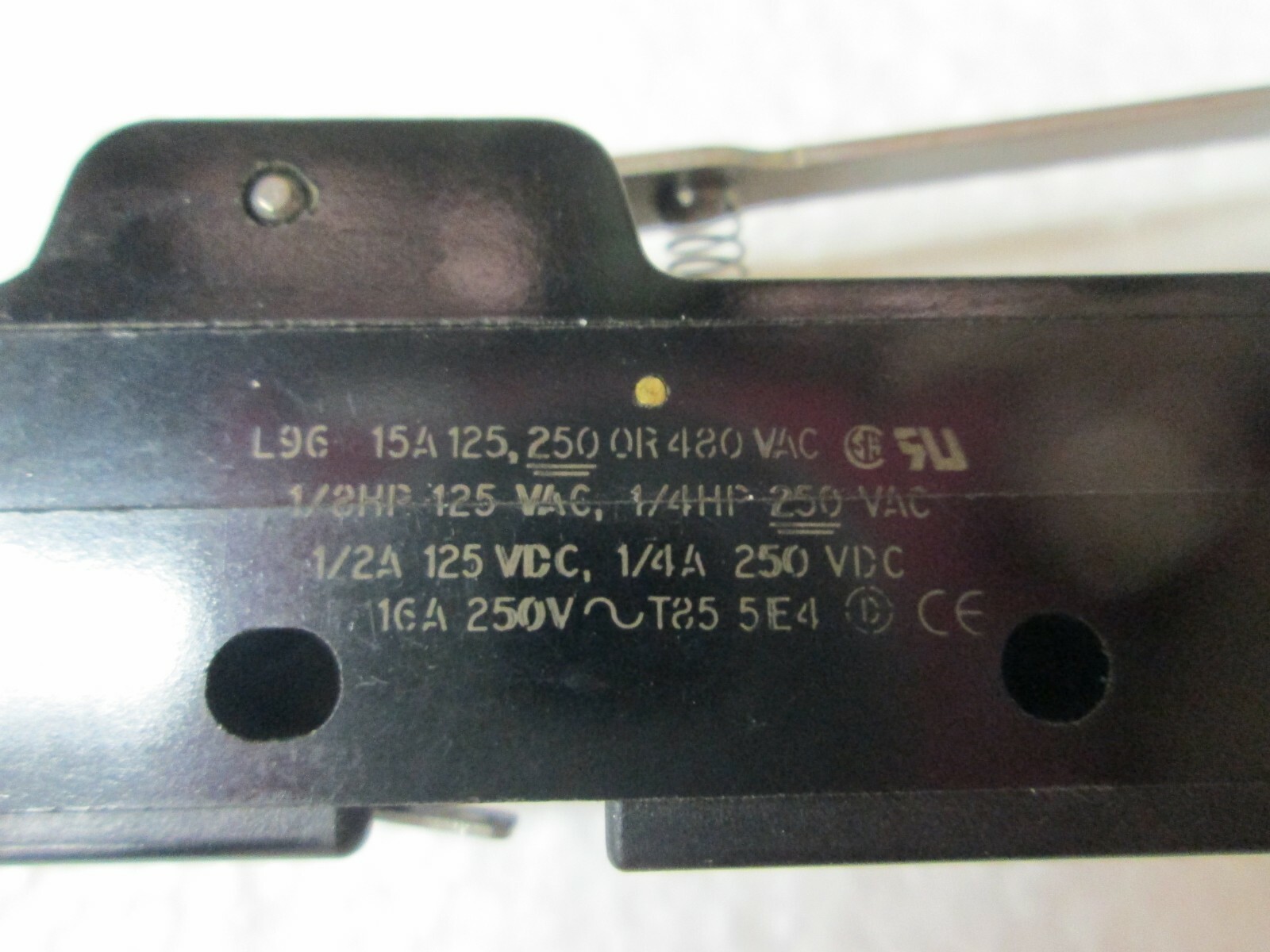 Lever Type Micro Switch BZ-2RW8024 15A 125, 250 OR 480 VAC (New)