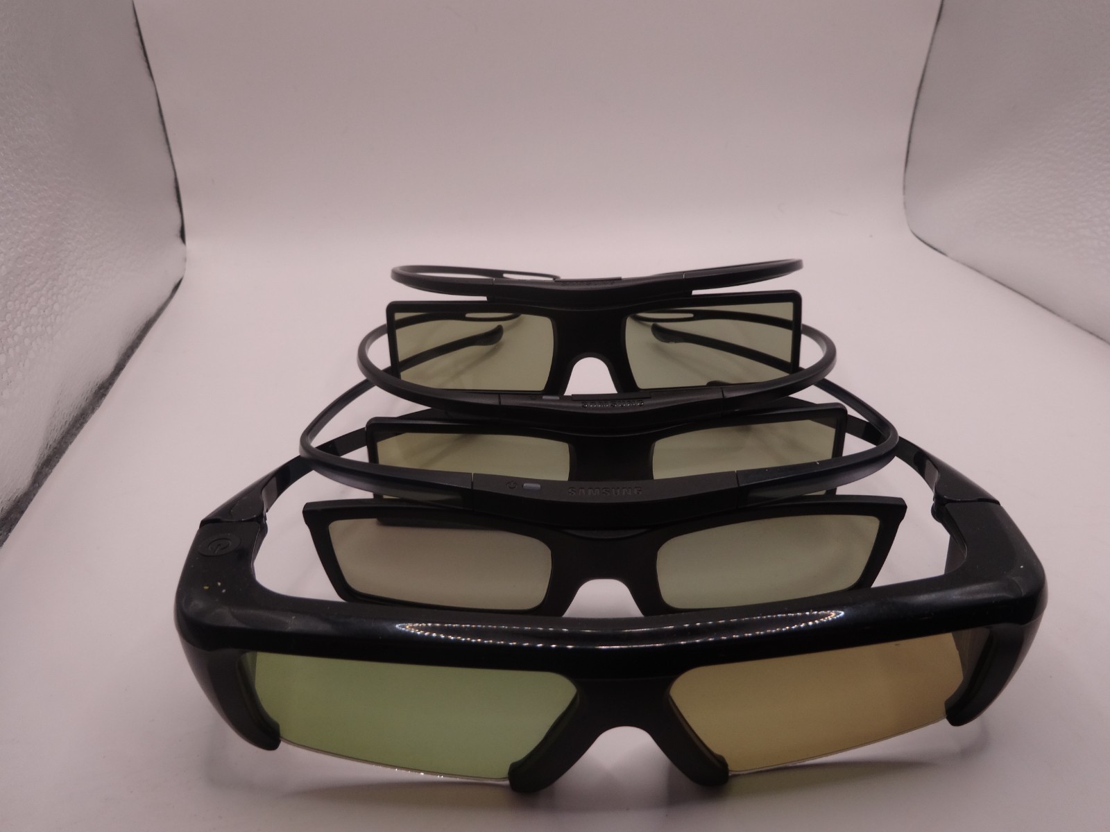 Samsung 3D Active Glasses Model SSG-5100GB Lot of 4 Glasses Smart TV Home Use