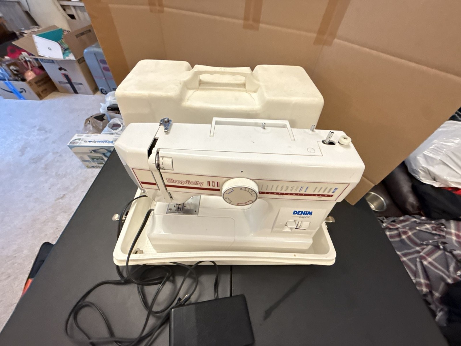 Simplicity Denim Expert Model 237 Sewing Machine with Case and Manual