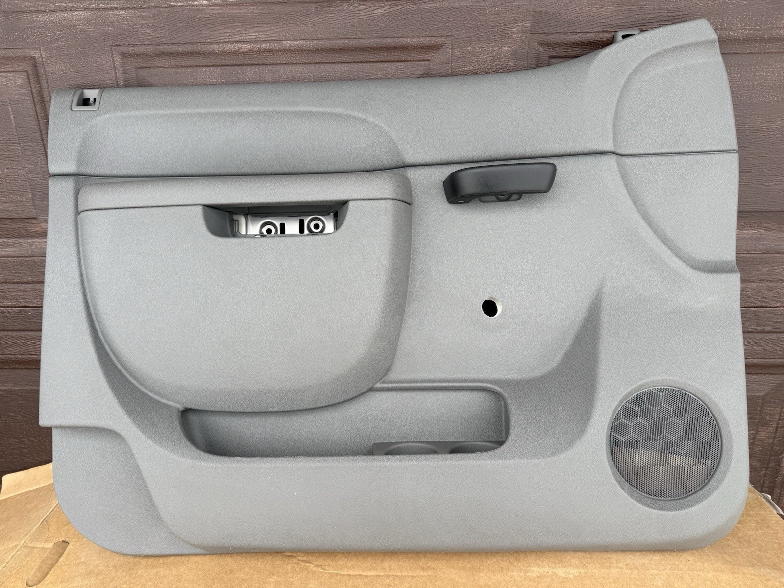 Oem Gm interior front door trim panel left drivers side 23402960 New