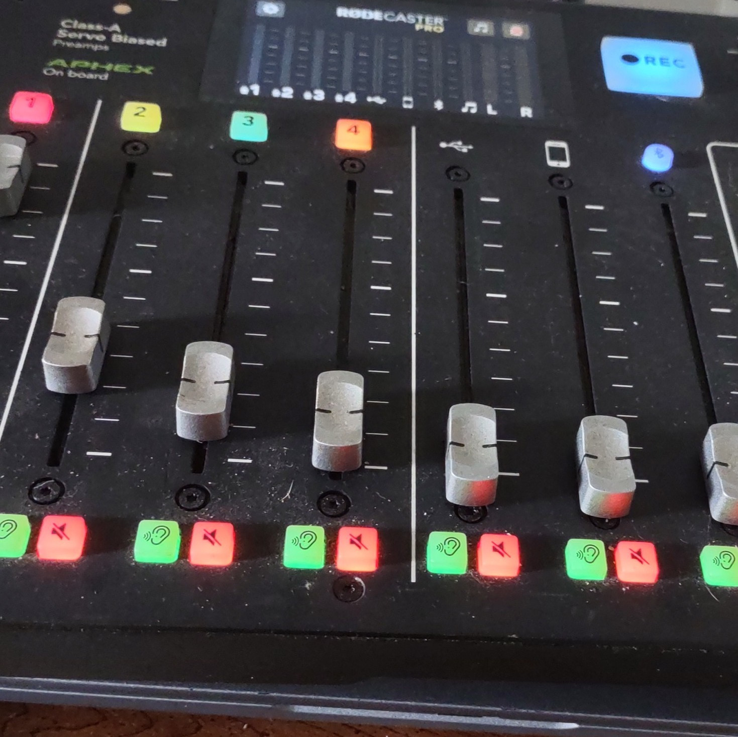 RØDE RØDECaster Pro Digital Mixer Console 4-Channel USB Interface Faders Mute