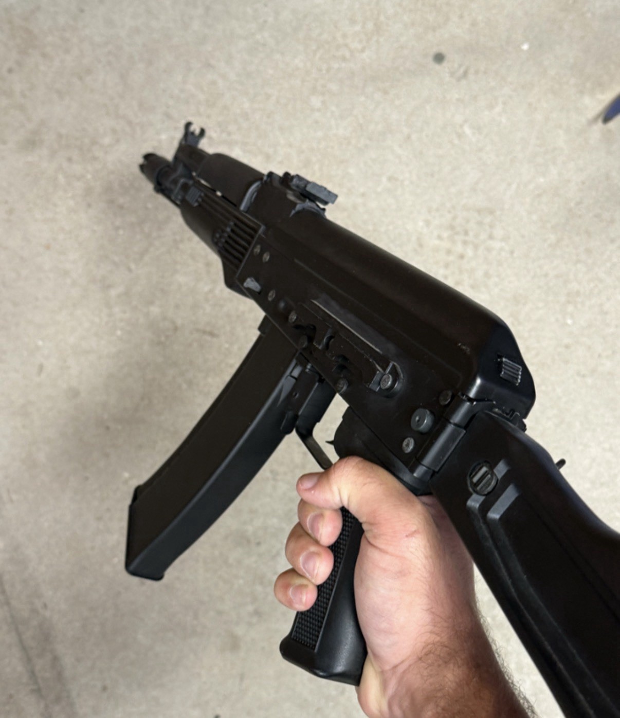 Airsoft Ak105 + 4 Mags + Battery - bundle! (Brand new!)