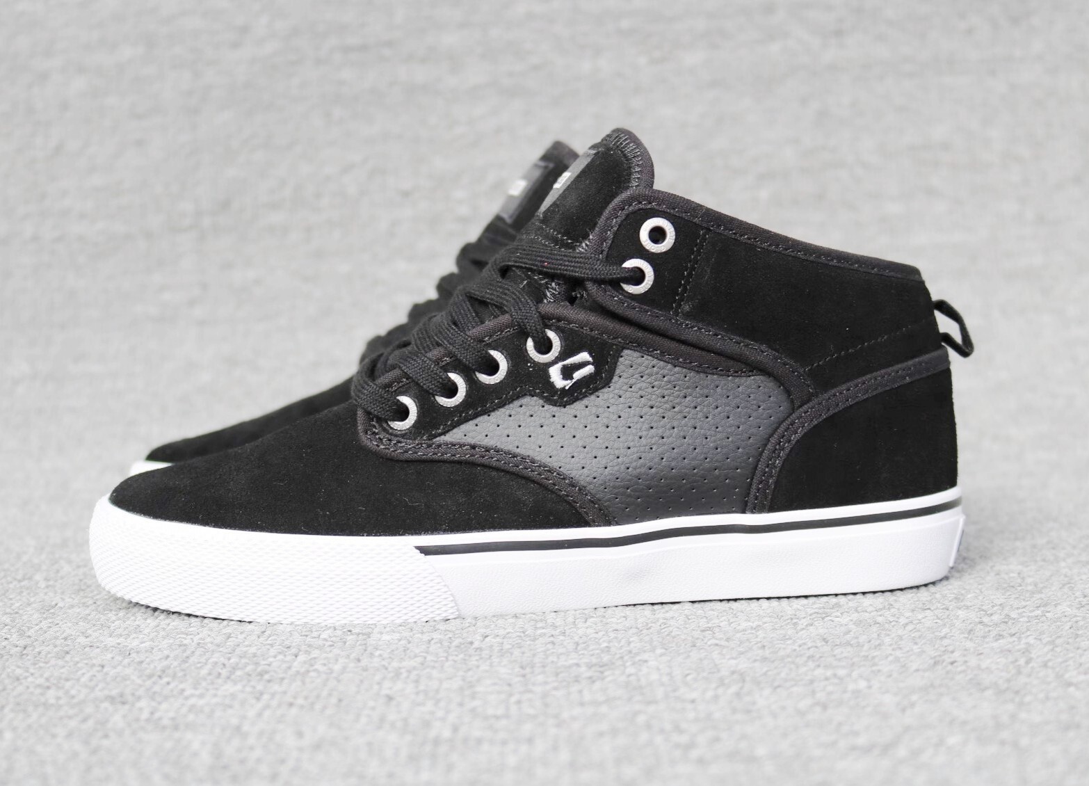 Globe Men's Motley Mid Skate Shoe US size