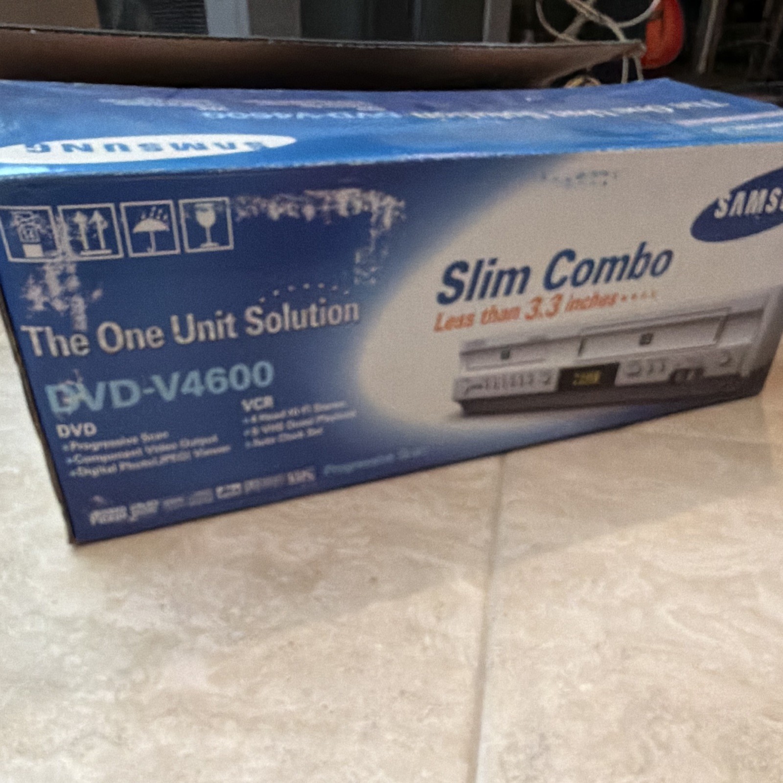 Samsung DVD-V4600 Slim VCR/DVD Combo Player - Plays DVD & VHS