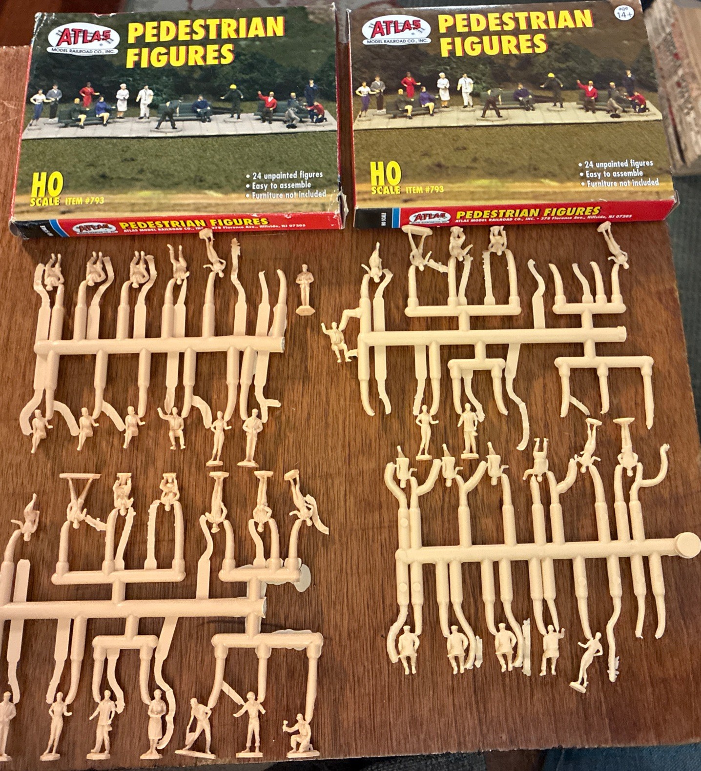 46 Figures, Atlas HO Pedestrian Figures #793