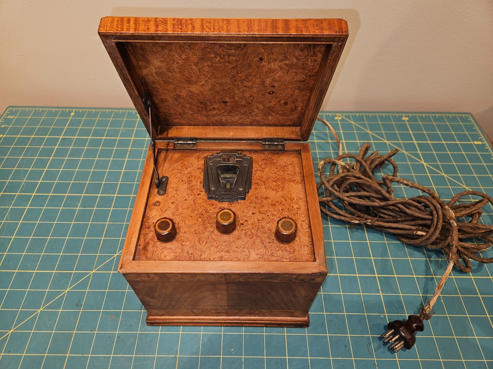 GRUNOW Wired Radio Remote Control Chassis 2A Burl Box Cloth Cord Model 1101