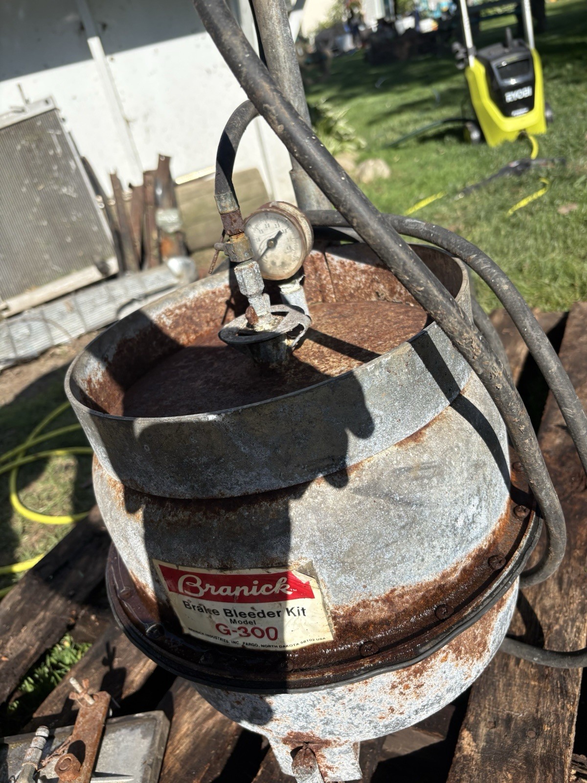 Automobile Brake Bleeder