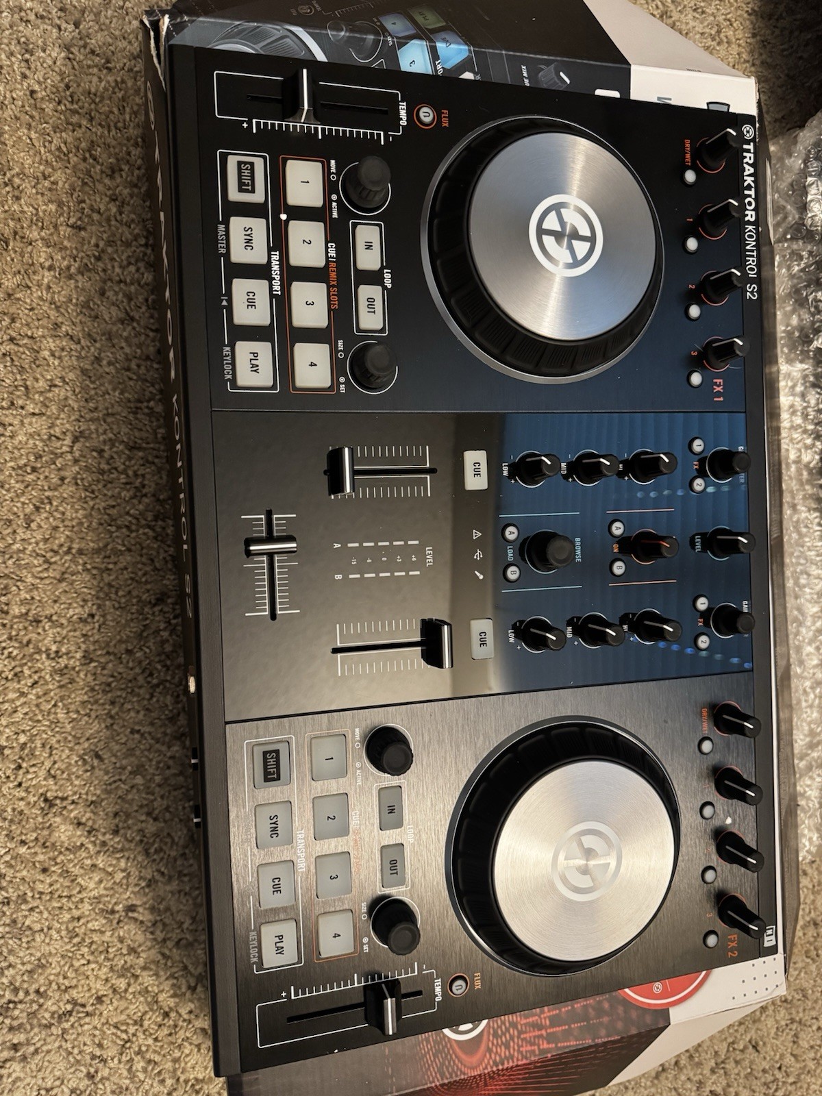 Native Instruments Traktor Kontrol S2 MK2 DJ Controller