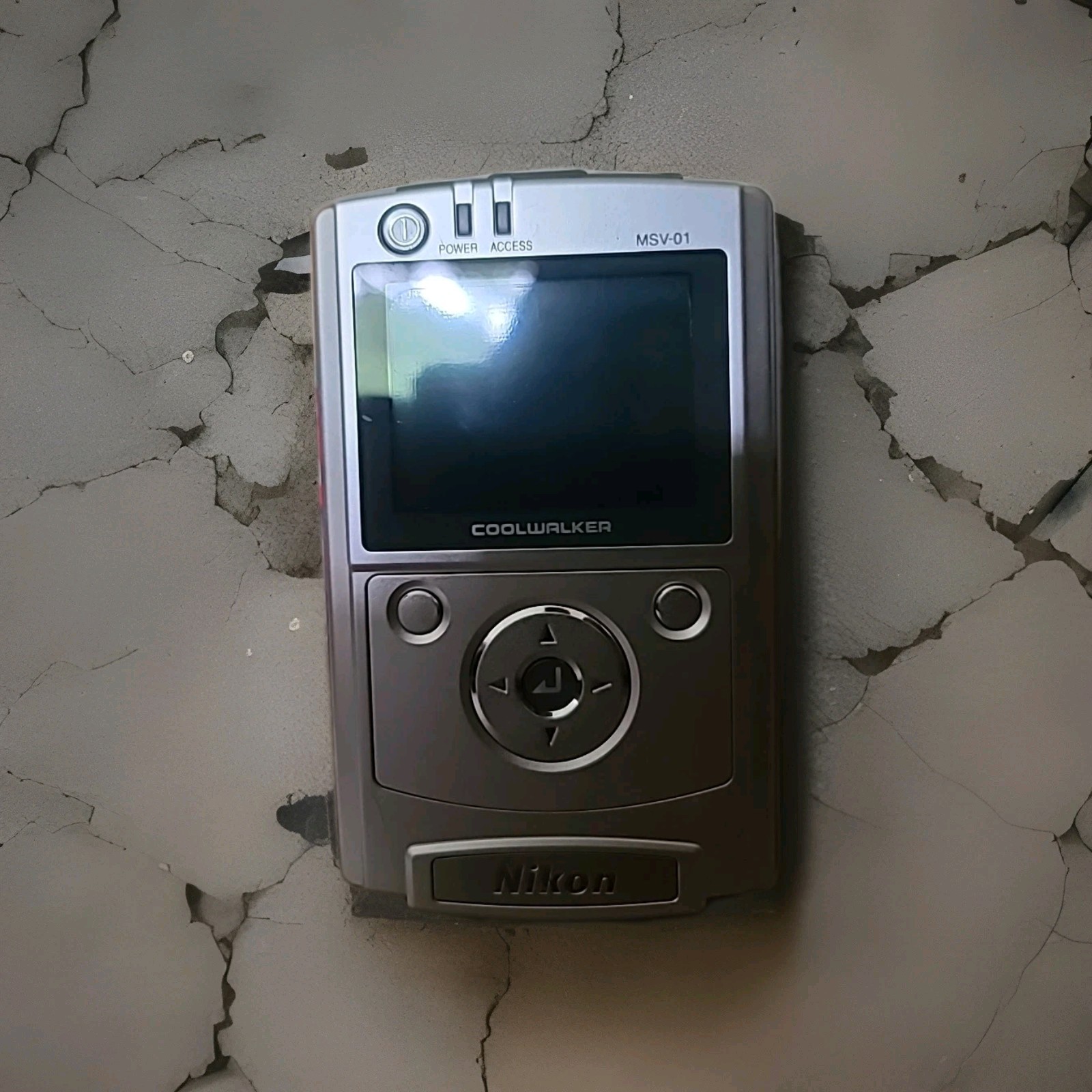Nikon CoolWalker MSV-01 30GB Digital Photo Viewer – Includes Battery & Charger