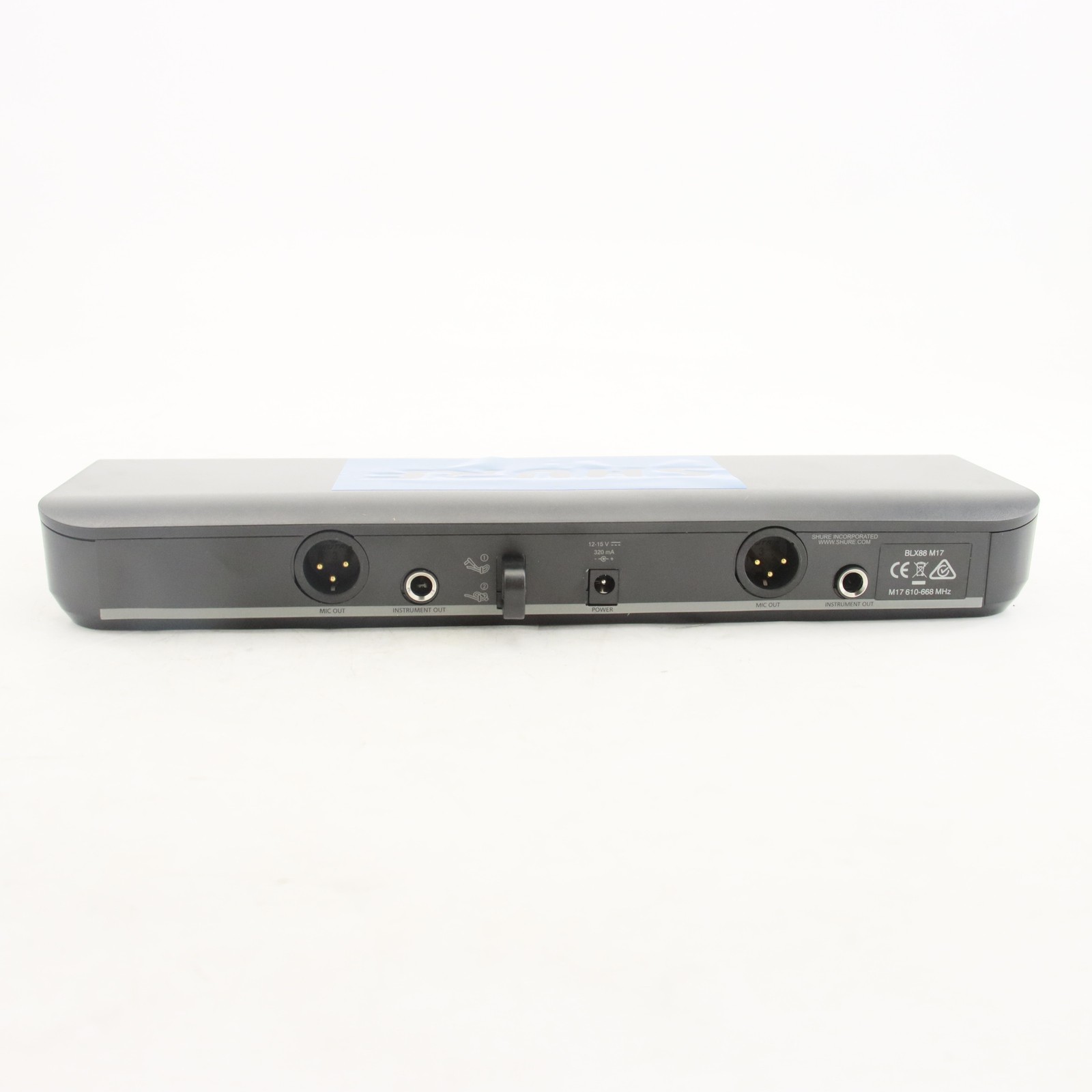 BLX288 / Beta 58A Wireless Vocal System w/2 BETA58 Microphones Express