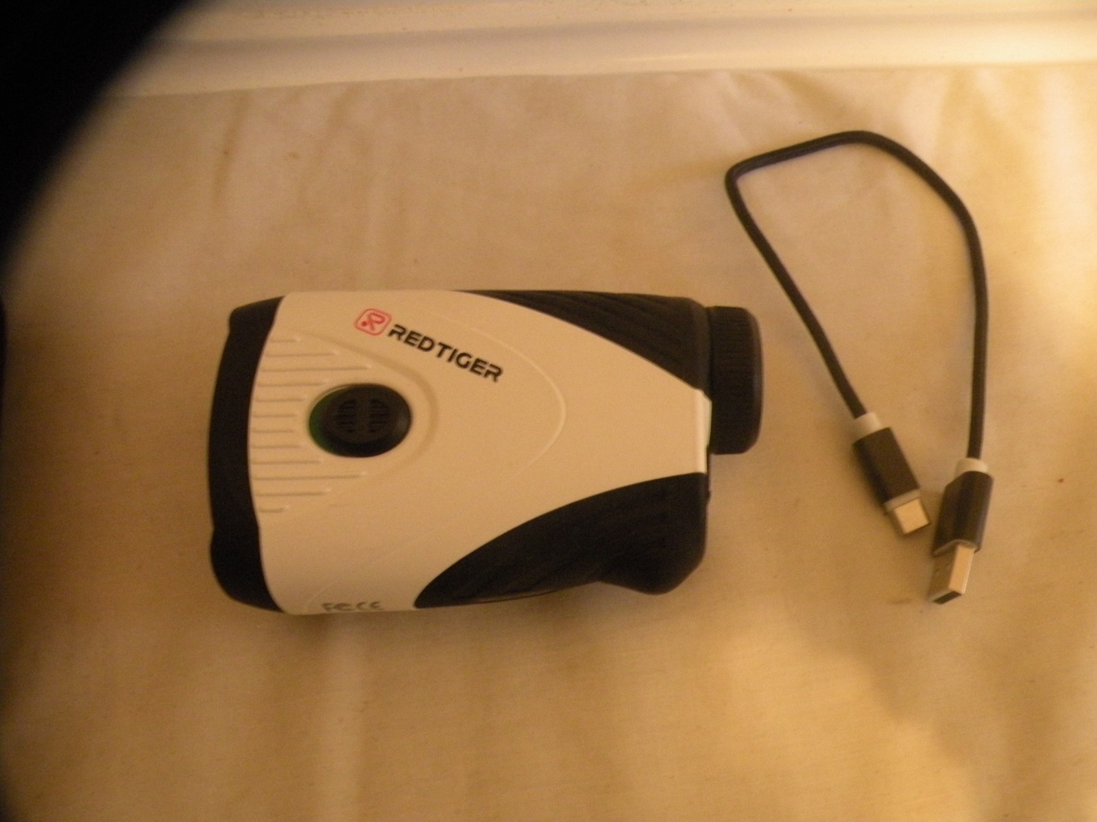 RED TIGER GOLF LASER RANGEFINDER W/CHARGING CABLE AND CARRY CASE