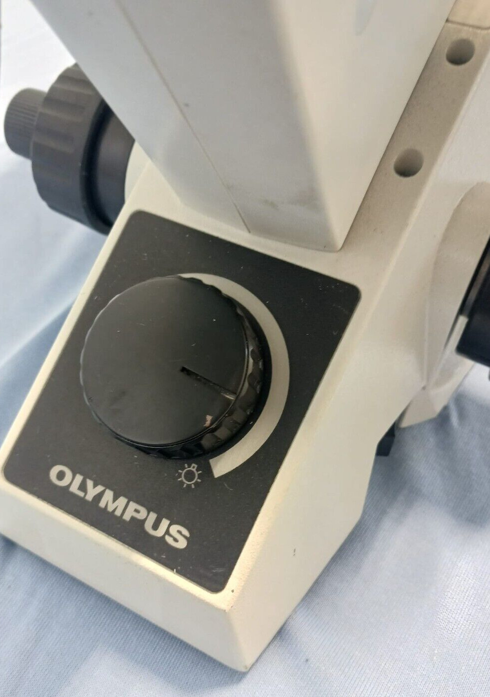 Olympus CK40-F100 Inverted Microscope w/ DP11-N Camera Control Unit 4X Objective