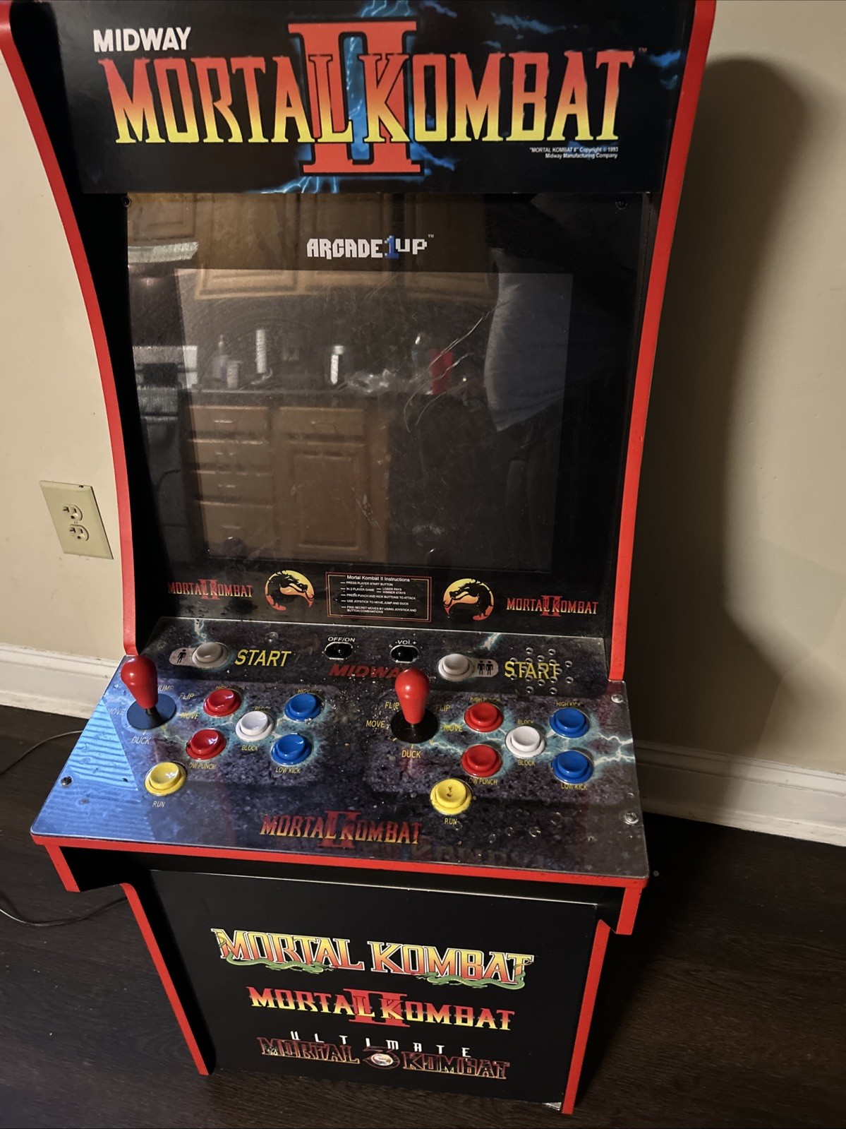 Mortal Kombat 2 Arcade Machine. Midway arcade 1 Up