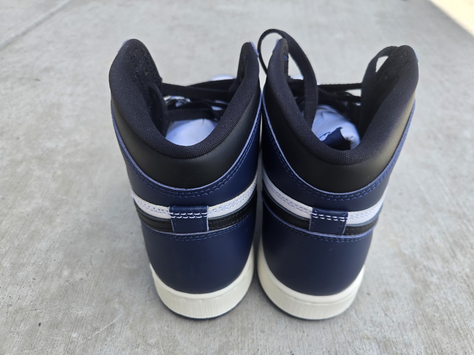 Nike Air Jordan 1 Retro High Midnight Navy 7Y Men’s 7 Women’s 8.5 NEW