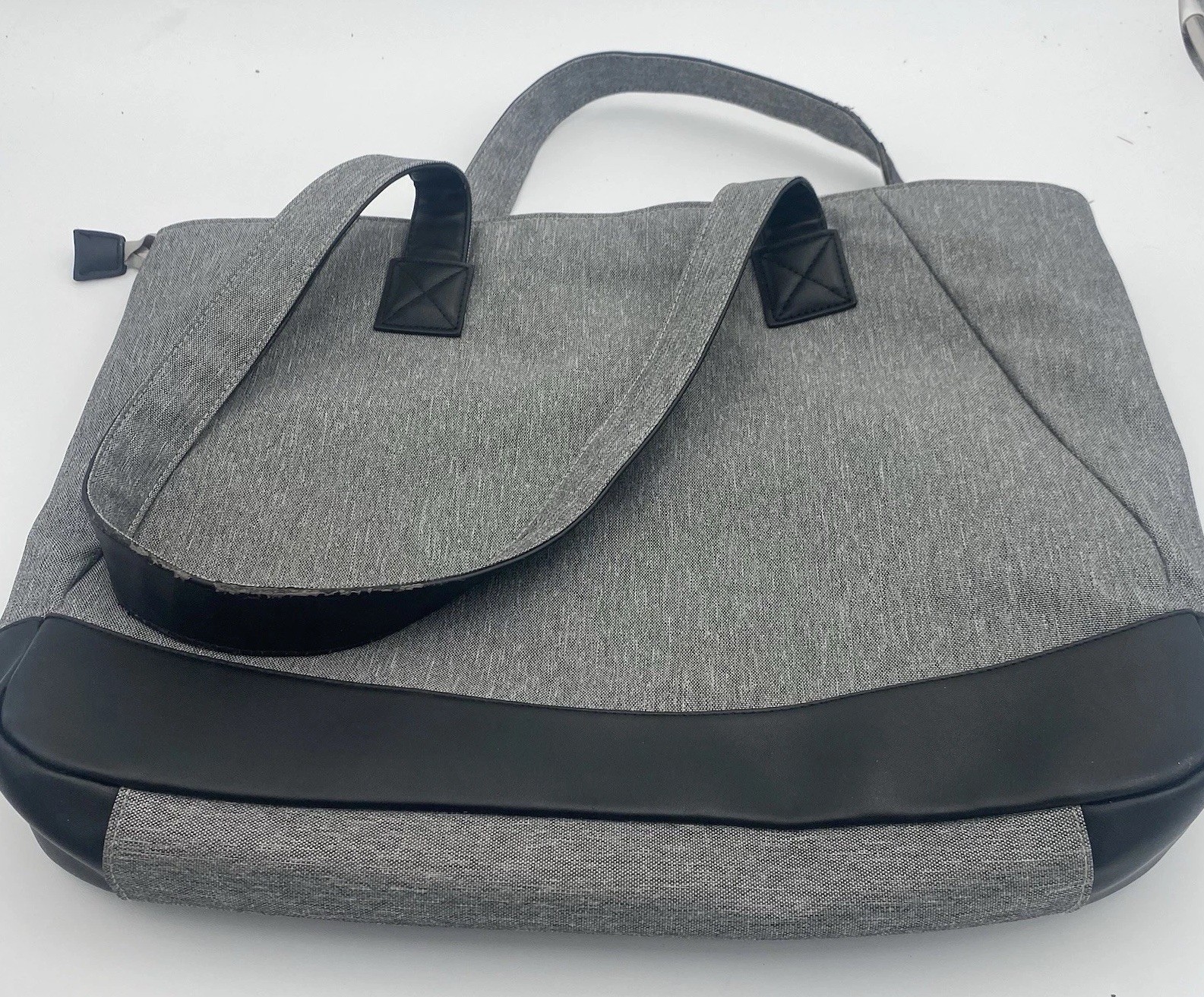 Monso laptop shoulder bag 18 X 13 gray with black trim
