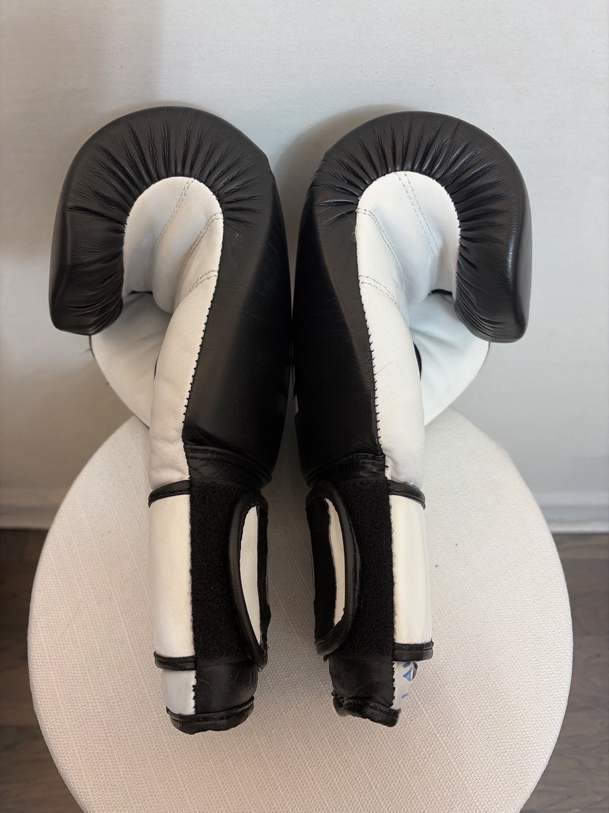 Knockout Austin Boxing Gloves 14 oz Leather Black White Hook Loop(F108)”””