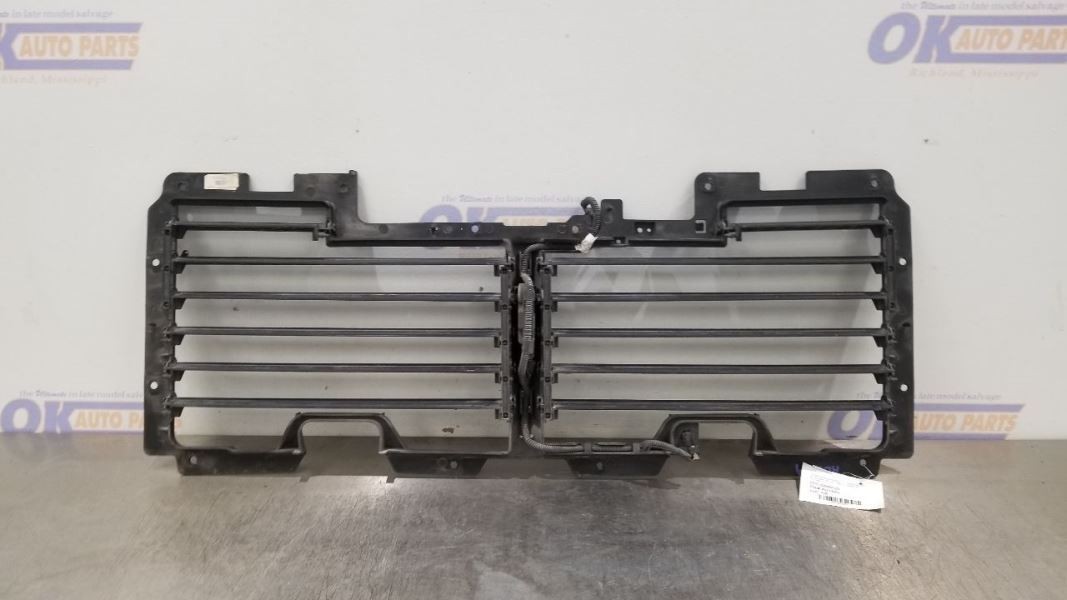 20 GMC YUKON AIR SHUTTER 6.2L L86