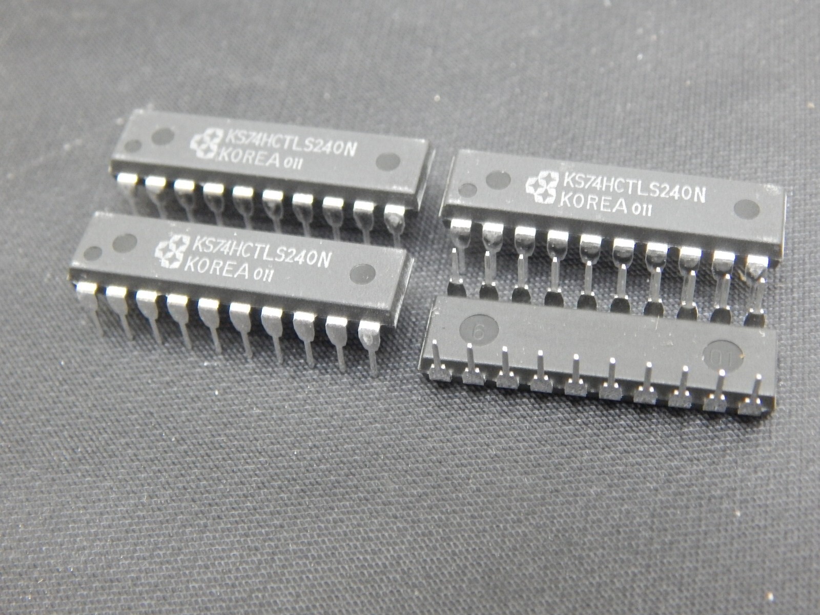 SAMSUNG KS74HCTLS240N BUS DRIVER, 4-BIT, INVERTED OUTPUT, CMOS, PDIP20 -LOT OF 4
