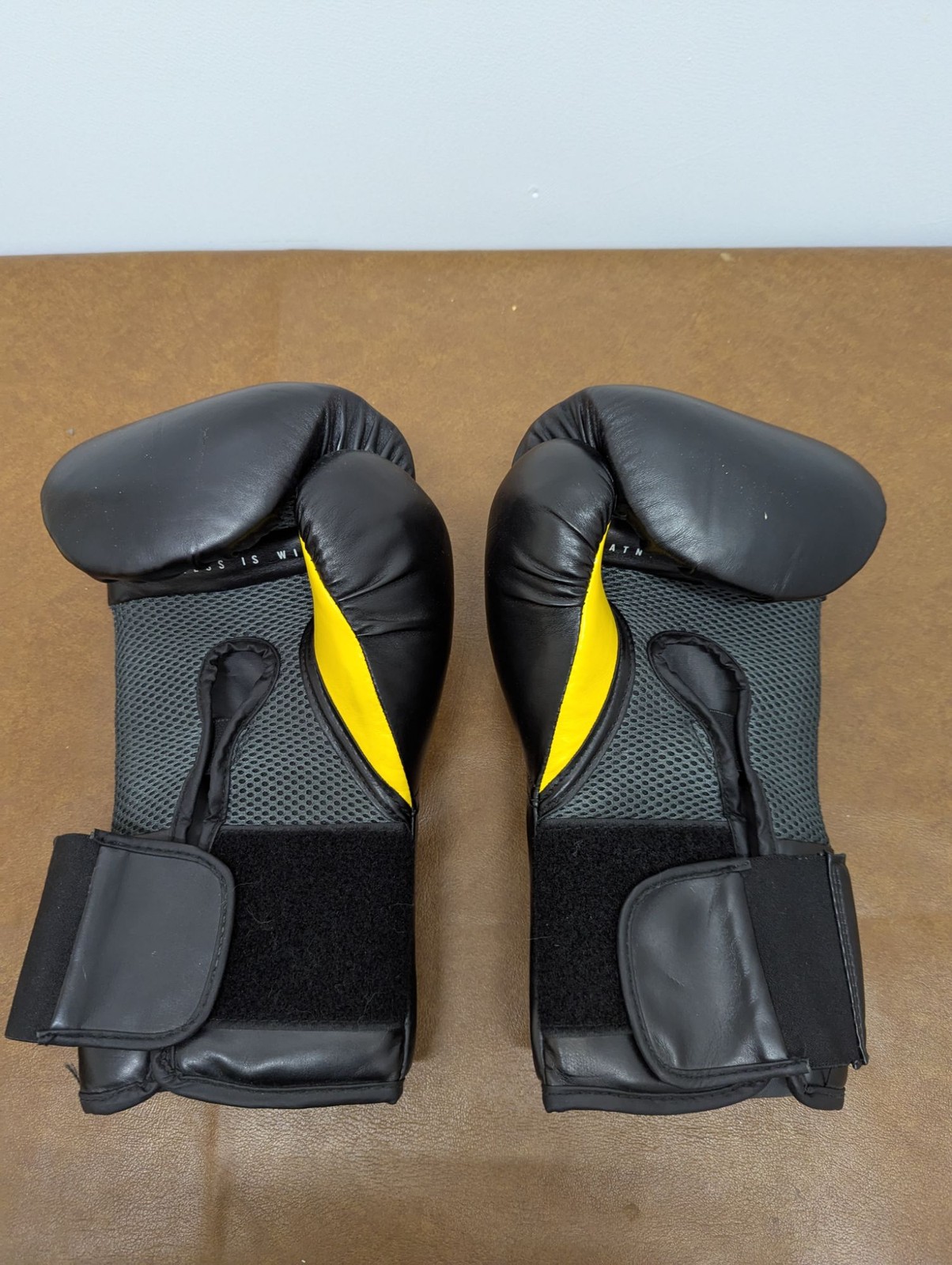 Everlast Elite Boxing Gloves 16oz EverShield Professional Training Sparring Gear