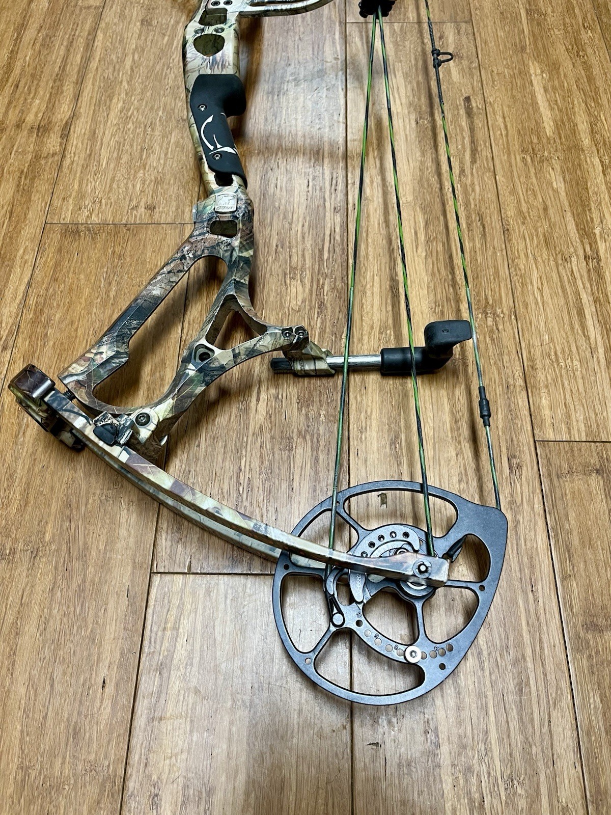 Bear Motive 7 60-70# Realtree APG HD 26.5-31” LH Left Handed Great Condition