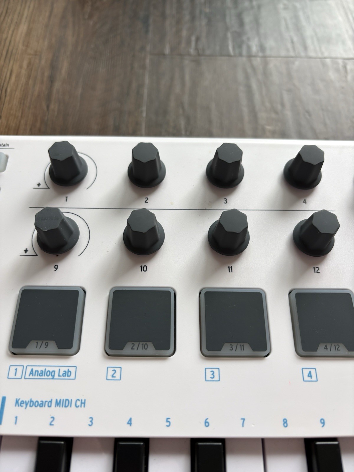 GREAT CONDITION Arturia MiniLab MkII MIDI Controller w/ Analog Lab Lite Software