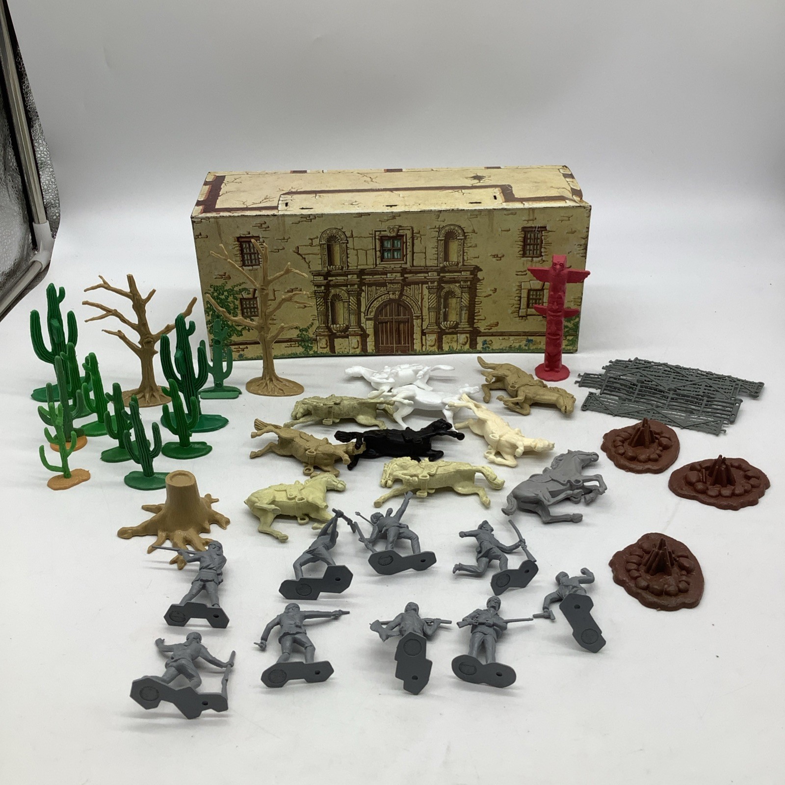 Walt Disney's Official Davy Crockett Alamo Marx Tin Litho Building & More #4
