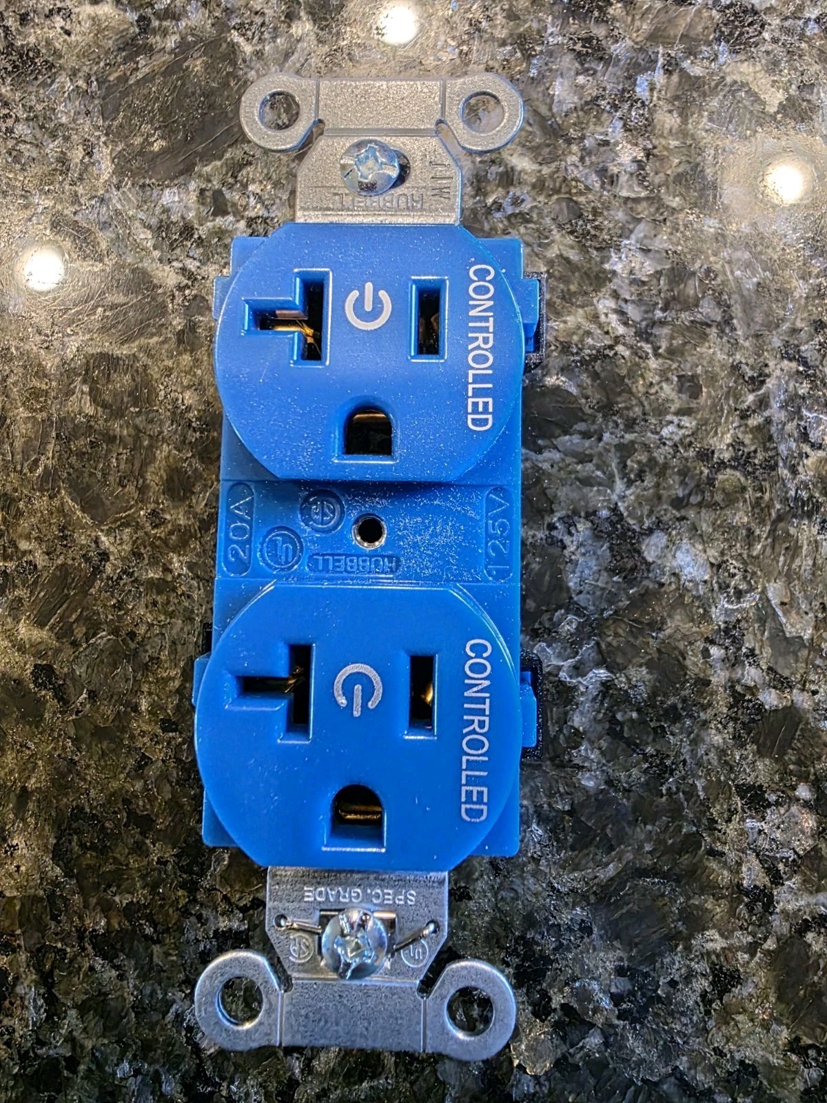 HUBBEL BR20C2BL DUPLEX RECEPTACLES