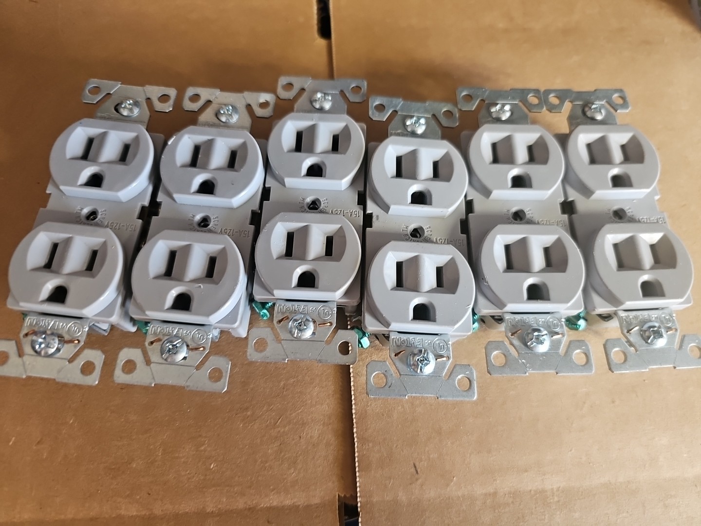 Lot Of 6 EATON BR15GY-SP-LW 15A 125V COMMERCIAL Duplex Outlet Receptacle Gray