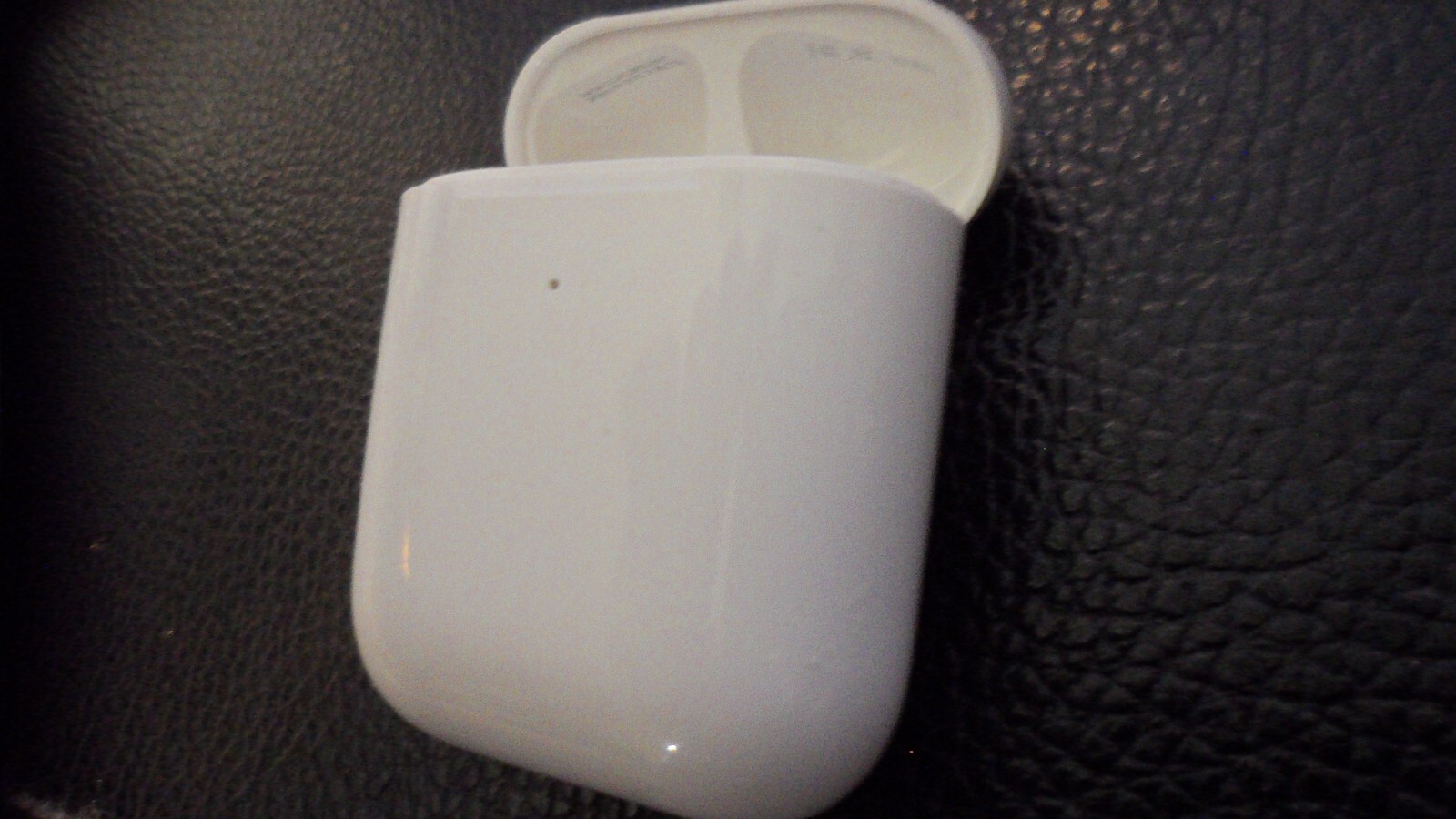 Apple AirPods Wireless Charging Replacement Case ONLY (A1938) USED GOOD COND