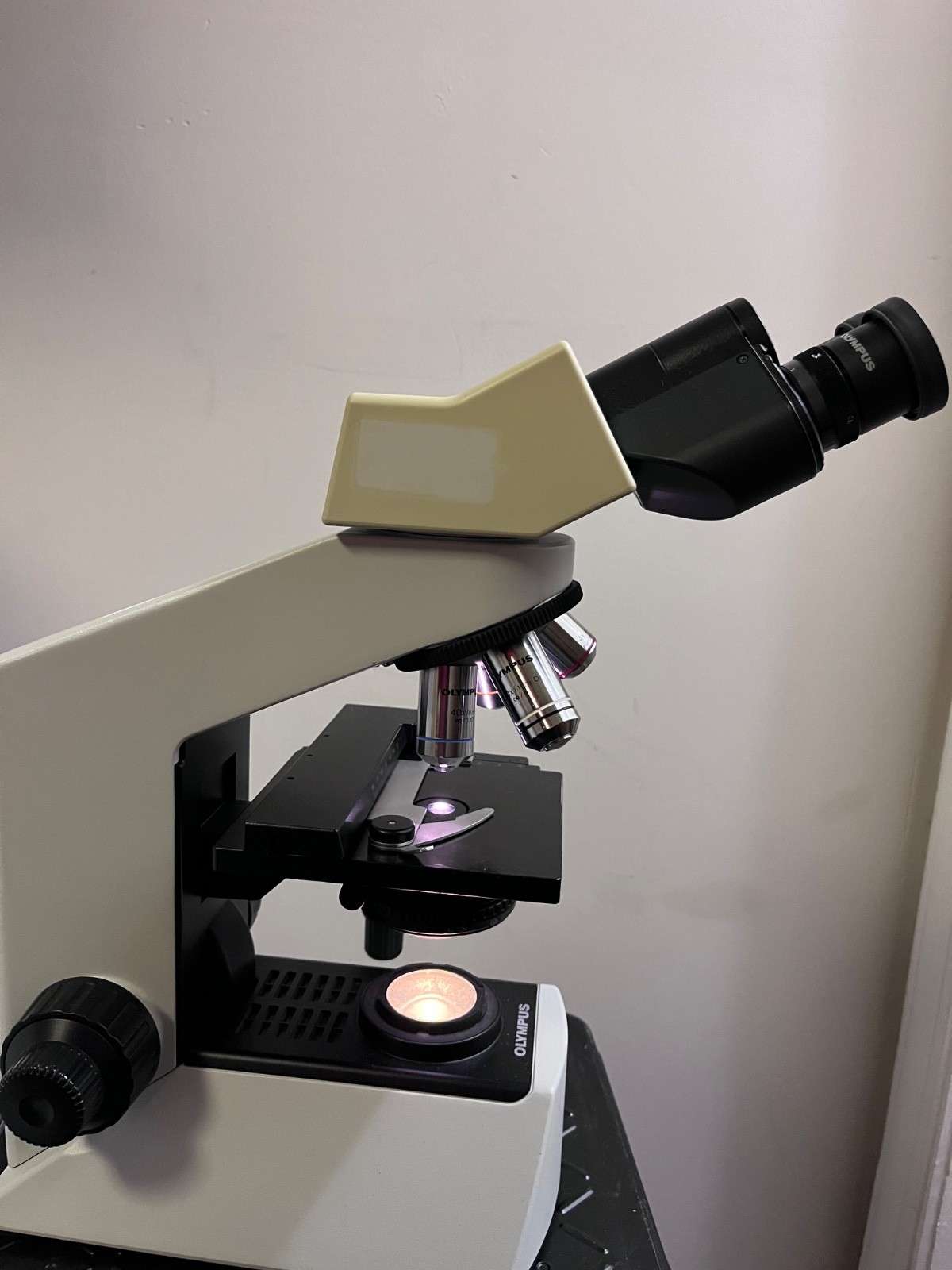 OLYMPUS CX21FS1 BINOCULAR MICROSCOPE PLAN 4 10 40 100 OBJECTIVES Olympus CX21