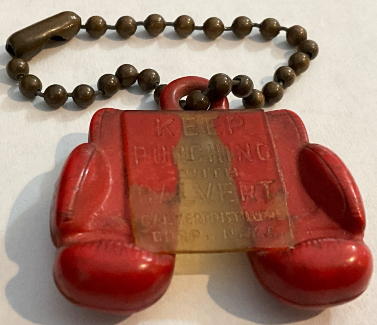 Vintage CALVERT WHISKEY Red Boxing Gloves Plastic Resin/Plastic Keychain