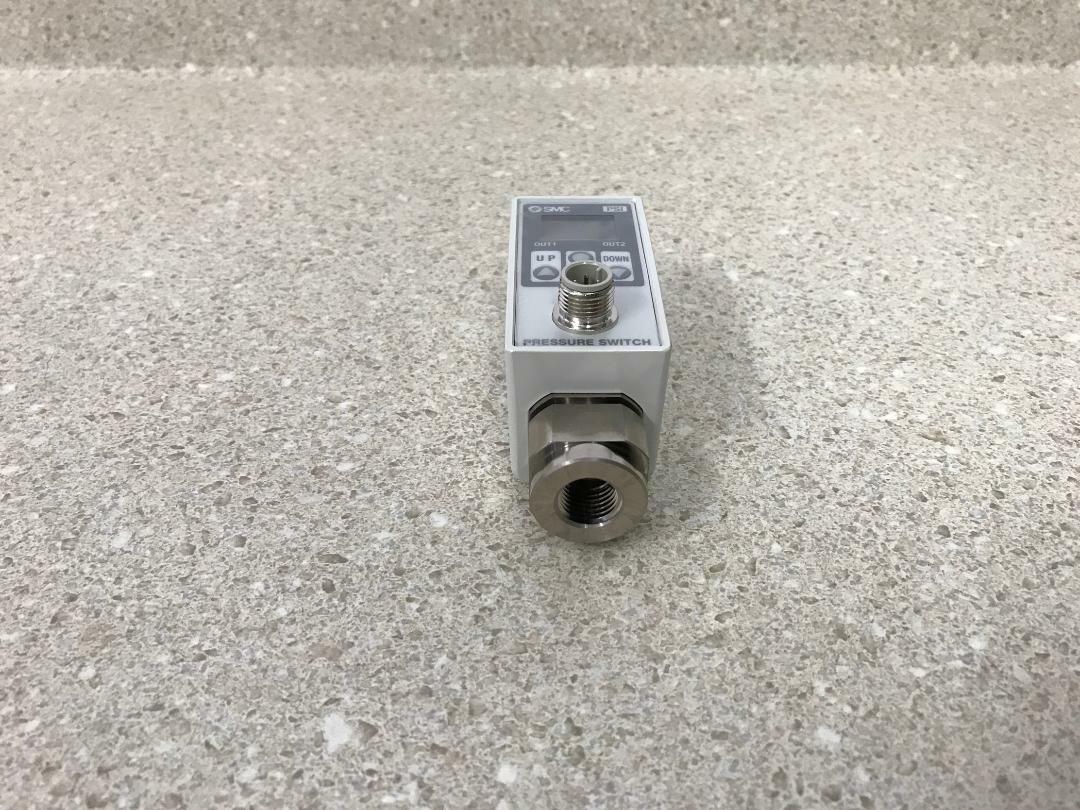 SMC ISE70-02-67-P Pressure Switch NEW