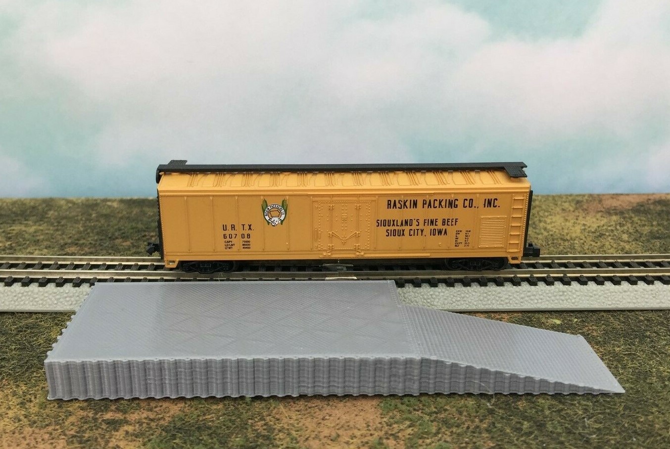 Long Loading Platform Dock with Ramp - N Scale 1:160 - No Assembly Required!