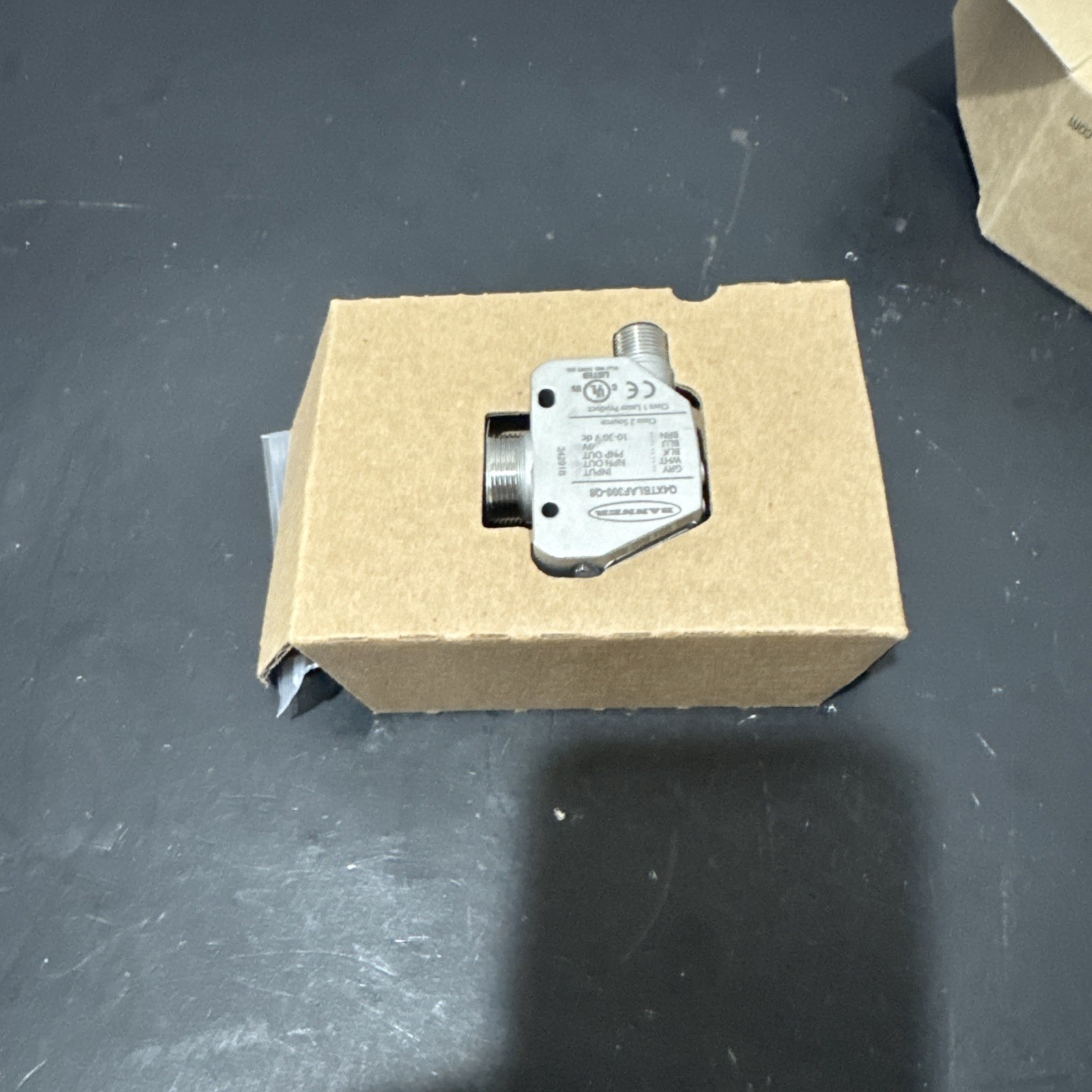 Banner Q4XTBLAF300-Q8 Photo Electric Sensor