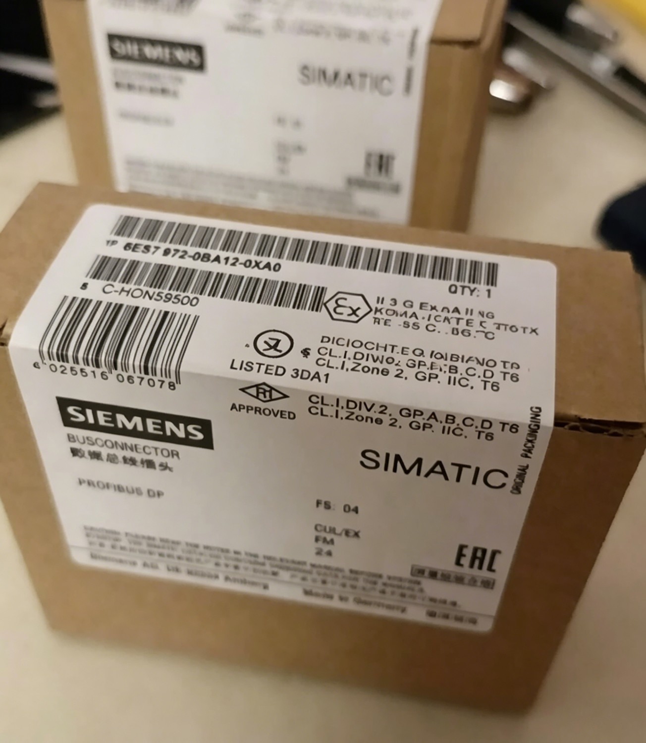New 6ES7972-0BA12-0XA0 SIEMENS DP Connector 6ES7 972-0BA12-0XA0