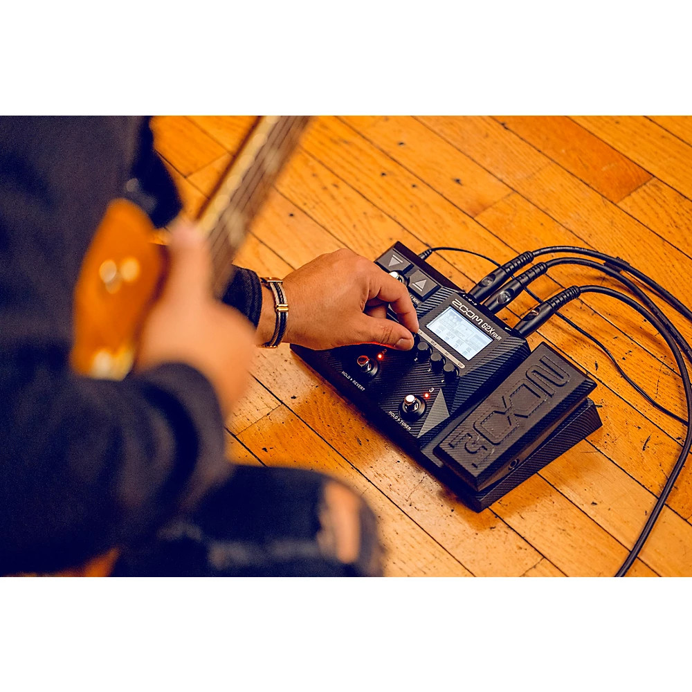 Zoom G2X Four MultiEffects Processor With Expression Pedal Black