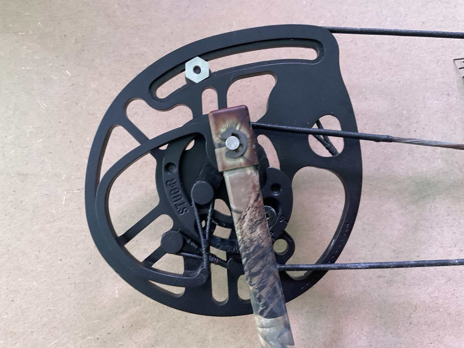 DIAMOND ARCHERY STUD RH BOW