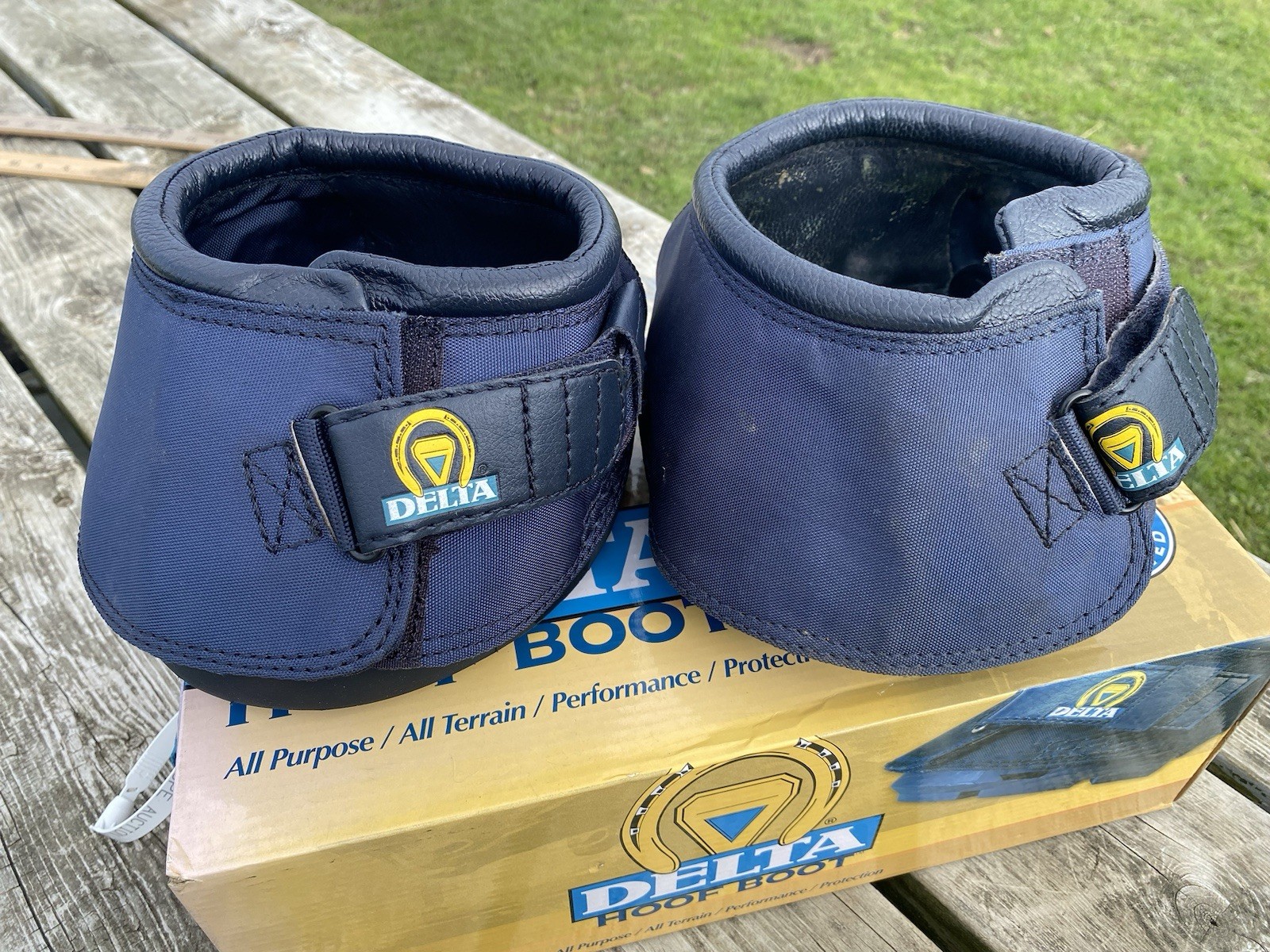 Delta hoof boots by Cavallo pair size 4