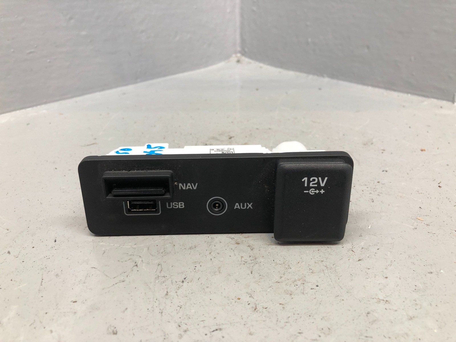 Discovery Sport USB AUX Port 12V FK72 19C166 BD 2014 to 2019 L550 Land Rover