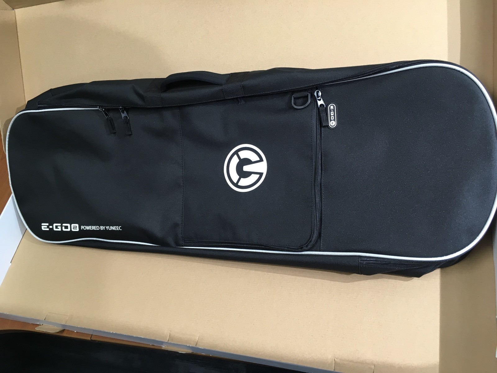 Yuneec E-GO2 Electric Longboard Skateboard Backpack - Black & White