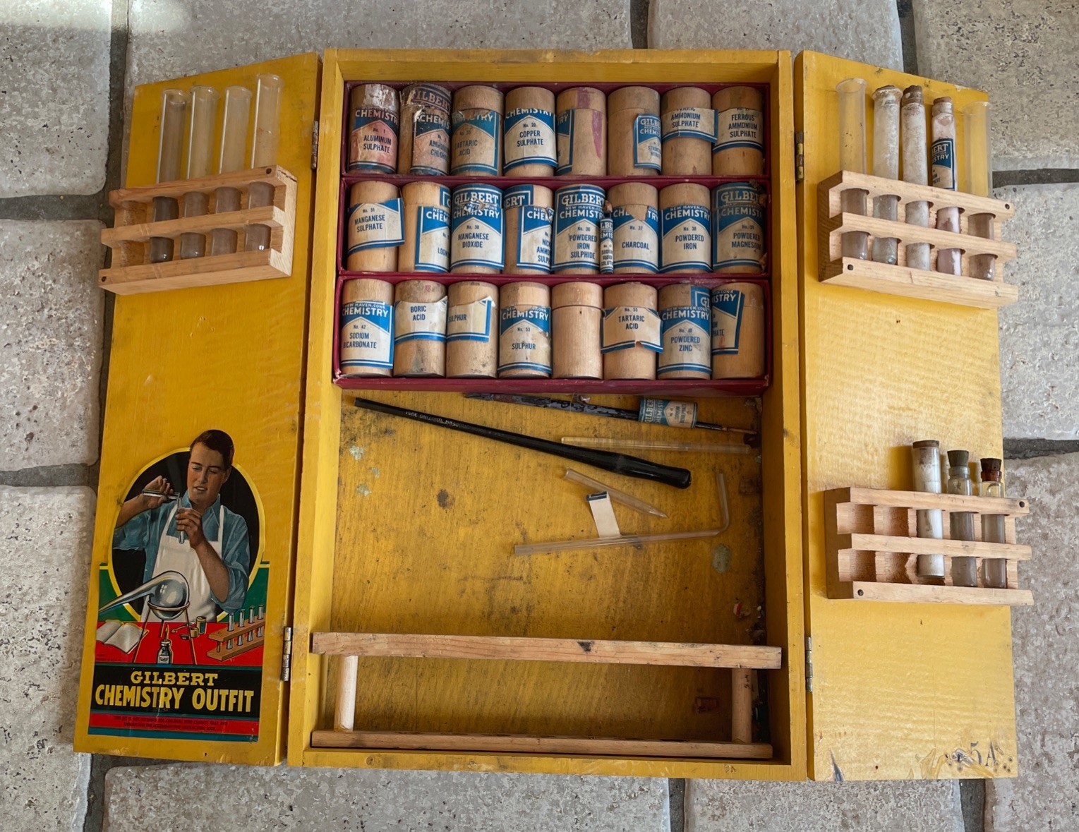Vintage 1936 GILBERT CHEMISTRY OUTFIT RARE! YELLOW WOODEN CASE