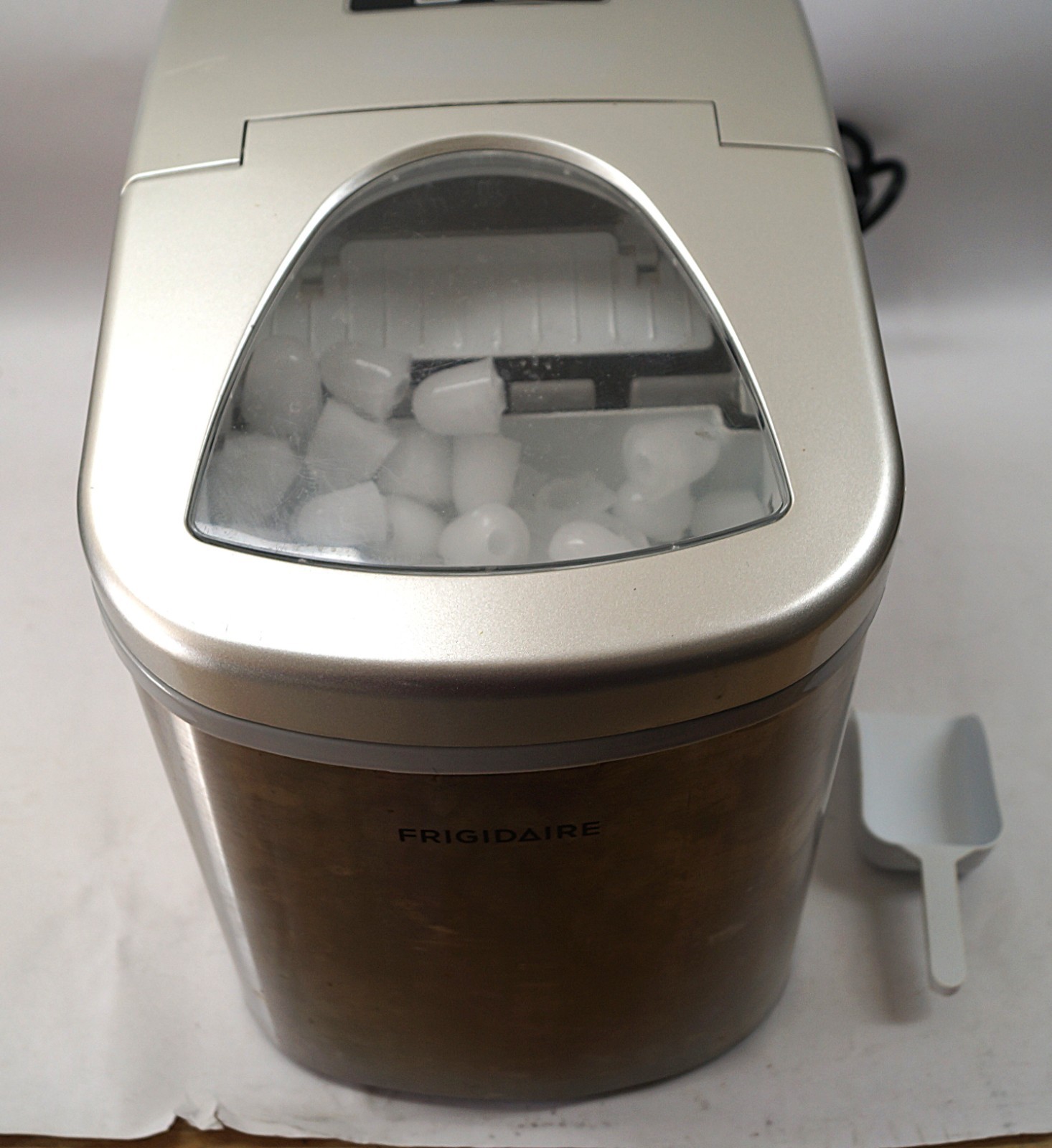 Frigidaire EFIC117-SS Ice Maker Machine Stainless Steel Portable WORKING D212